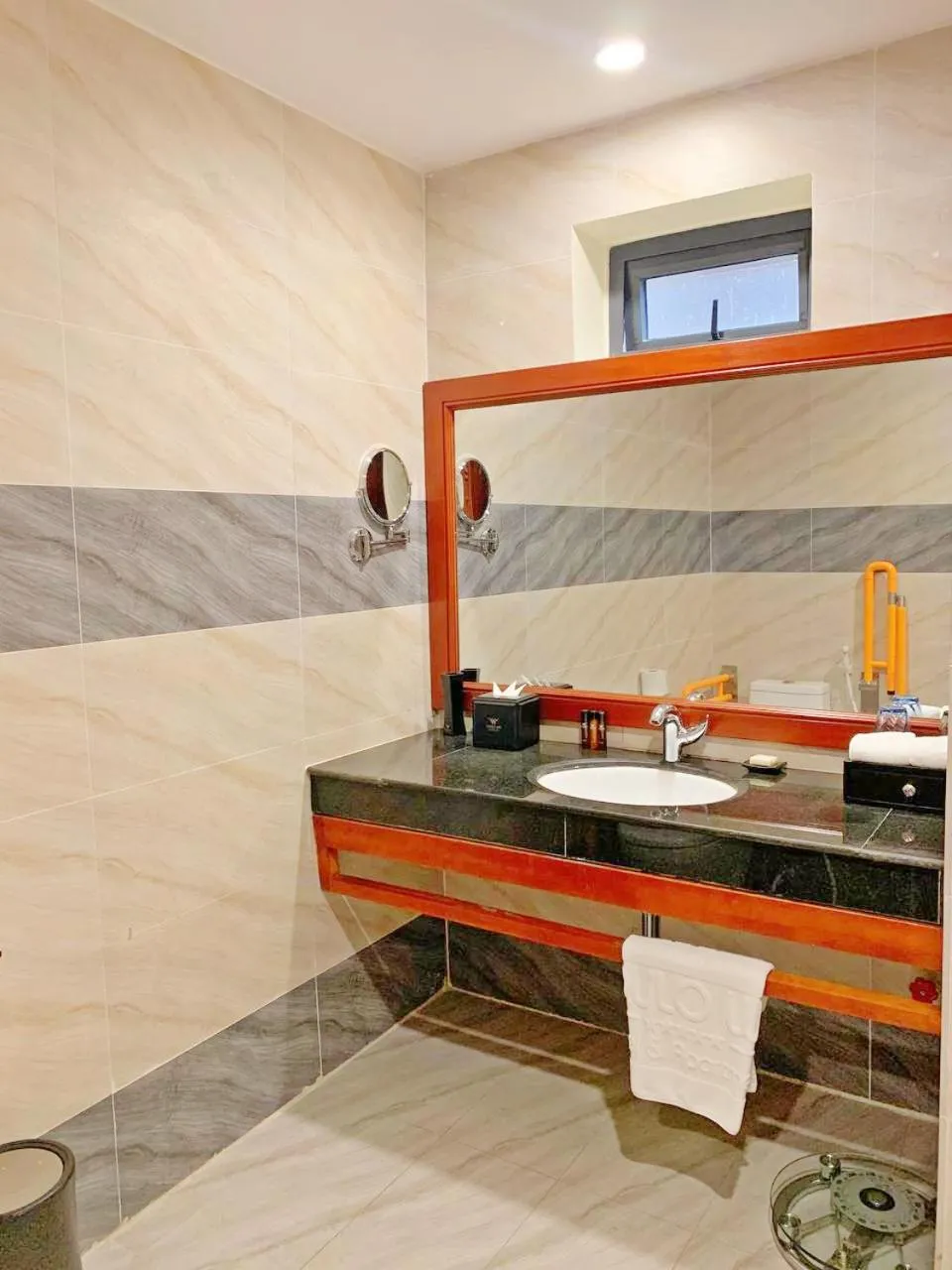 Bathroom in Poulo Wai Hotel, Trademark Collection by Wyndham