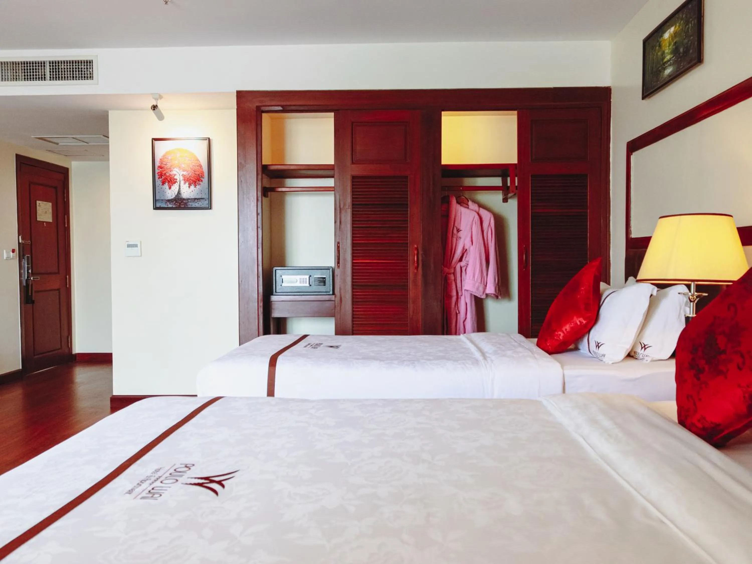 Bedroom, Bed in Poulo Wai Hotel, Trademark Collection by Wyndham