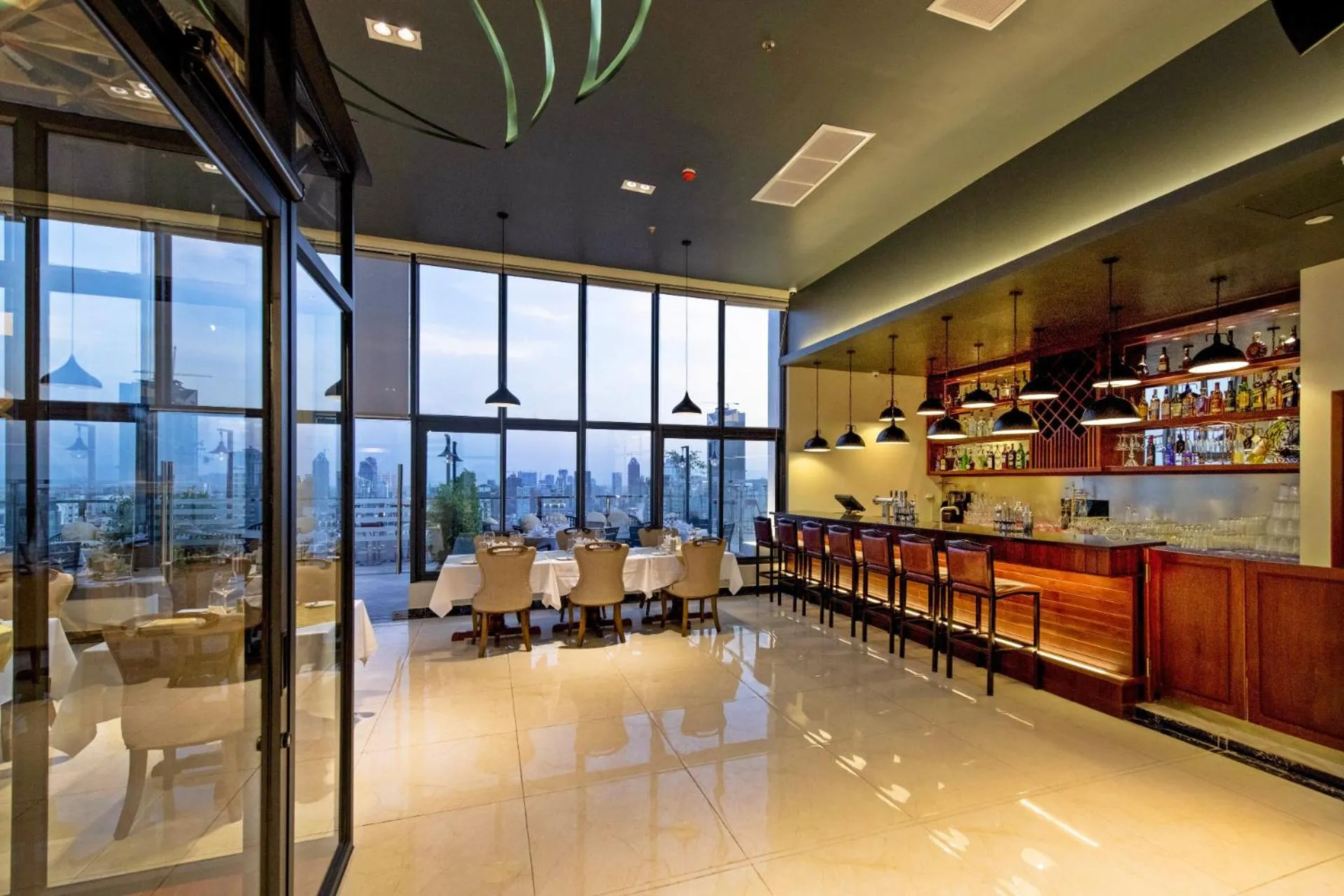 Restaurant/places to eat in Poulo Wai Hotel, Trademark Collection by Wyndham