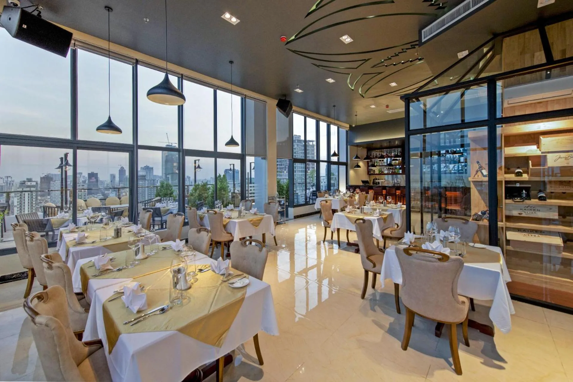 Restaurant/places to eat in Poulo Wai Hotel, Trademark Collection by Wyndham