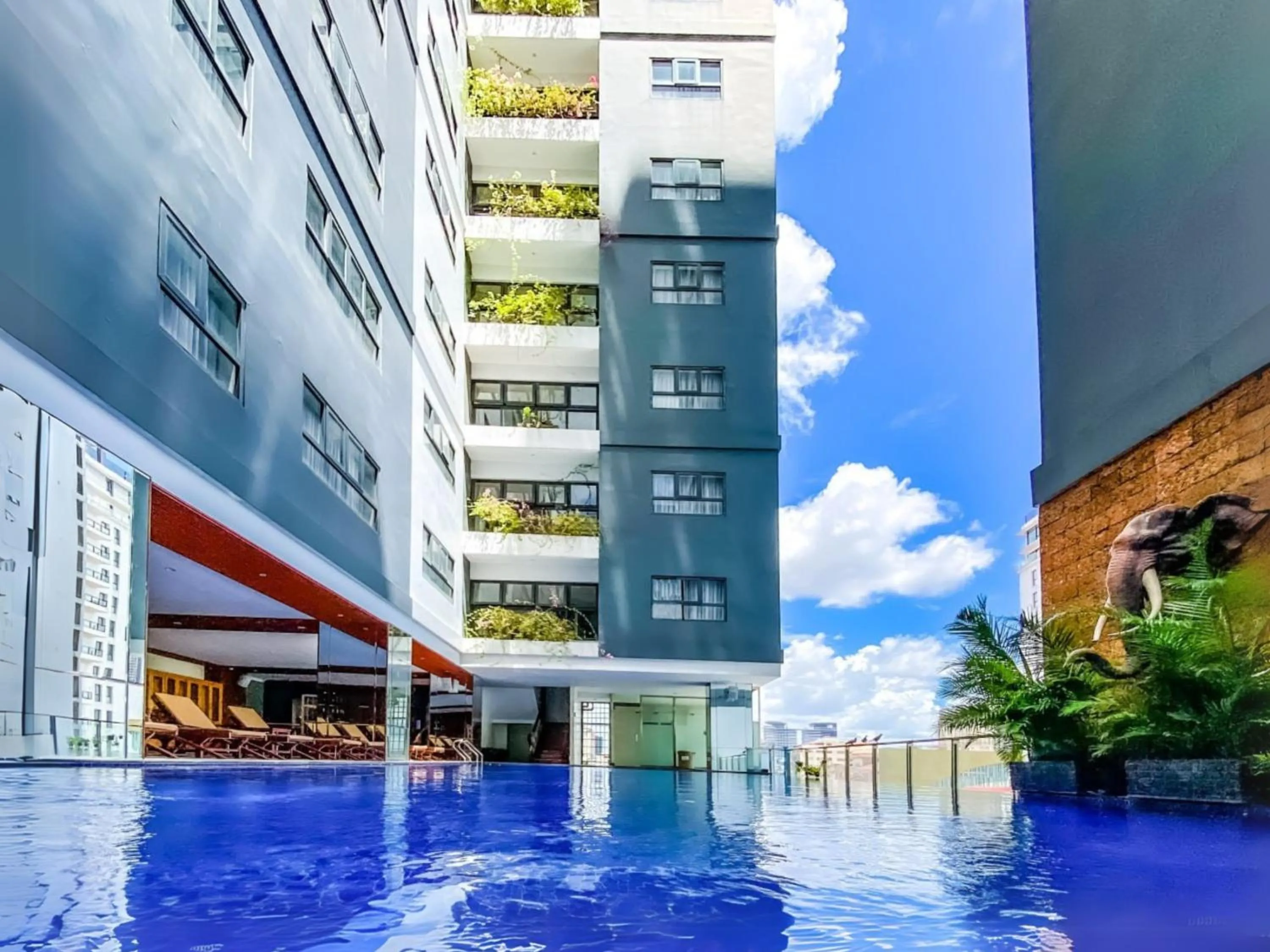 Swimming pool in Poulo Wai Hotel, Trademark Collection by Wyndham