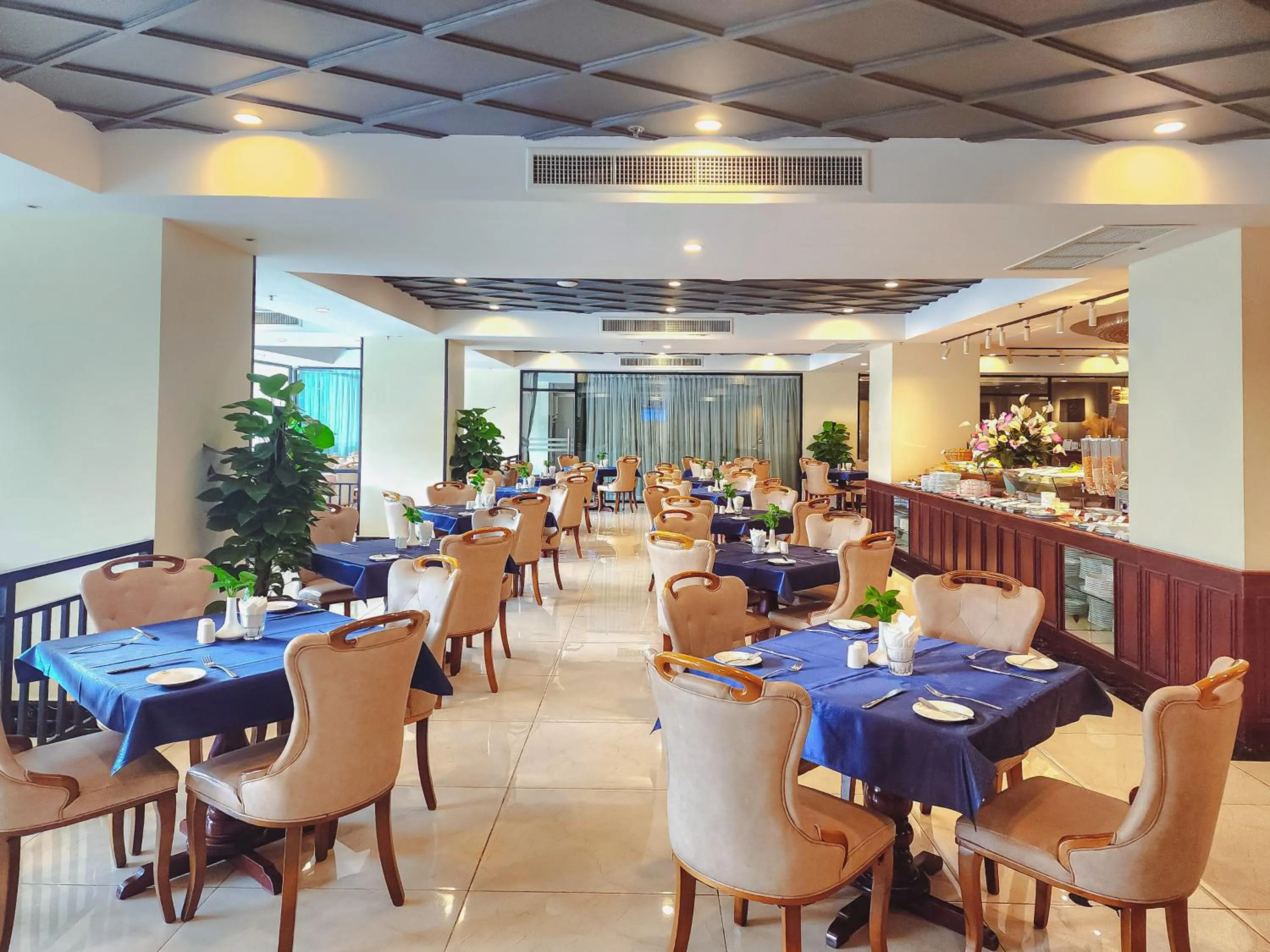 Restaurant/places to eat in Poulo Wai Hotel, Trademark Collection by Wyndham