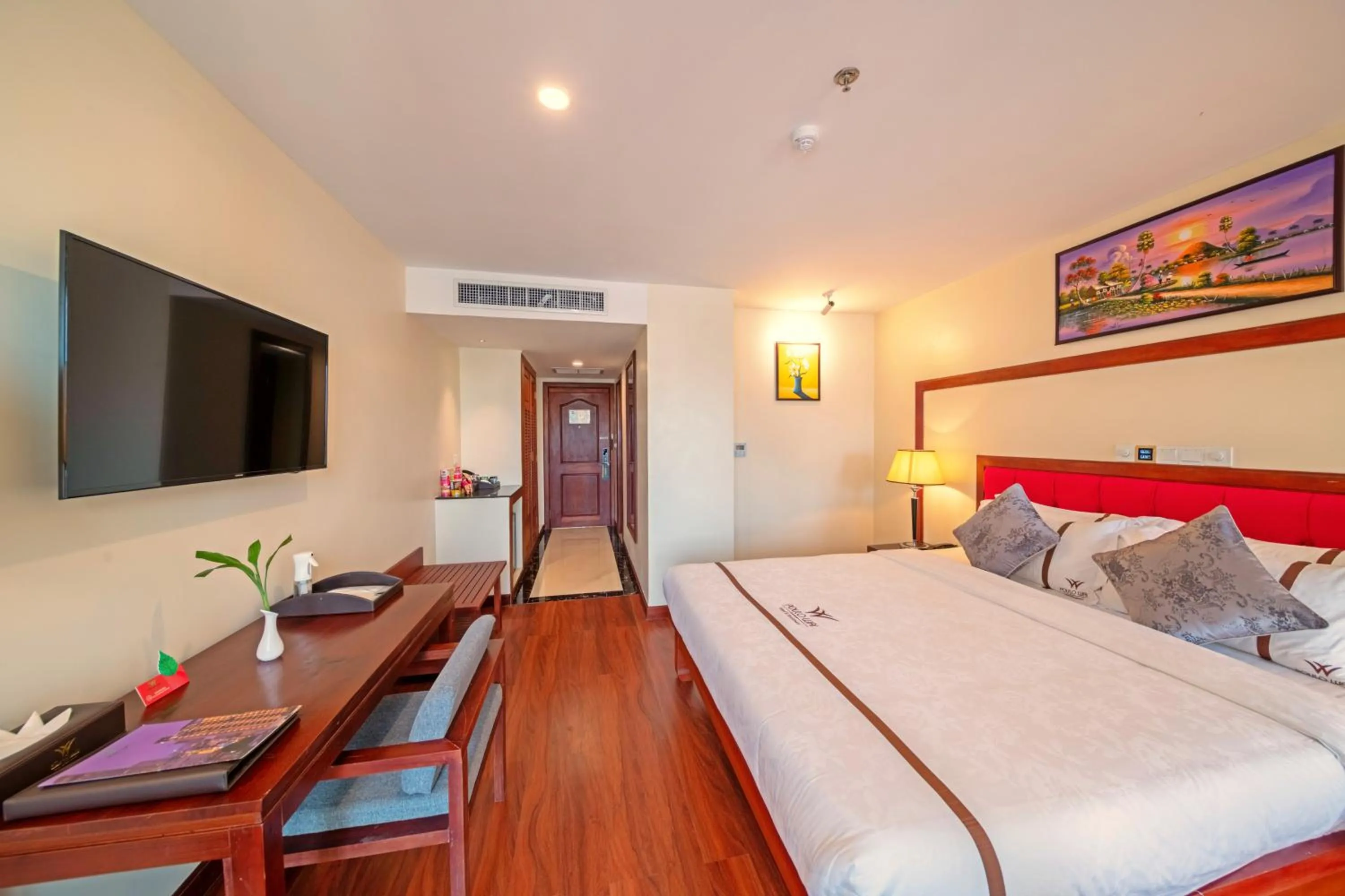 Bedroom, Bed in Poulo Wai Hotel, Trademark Collection by Wyndham