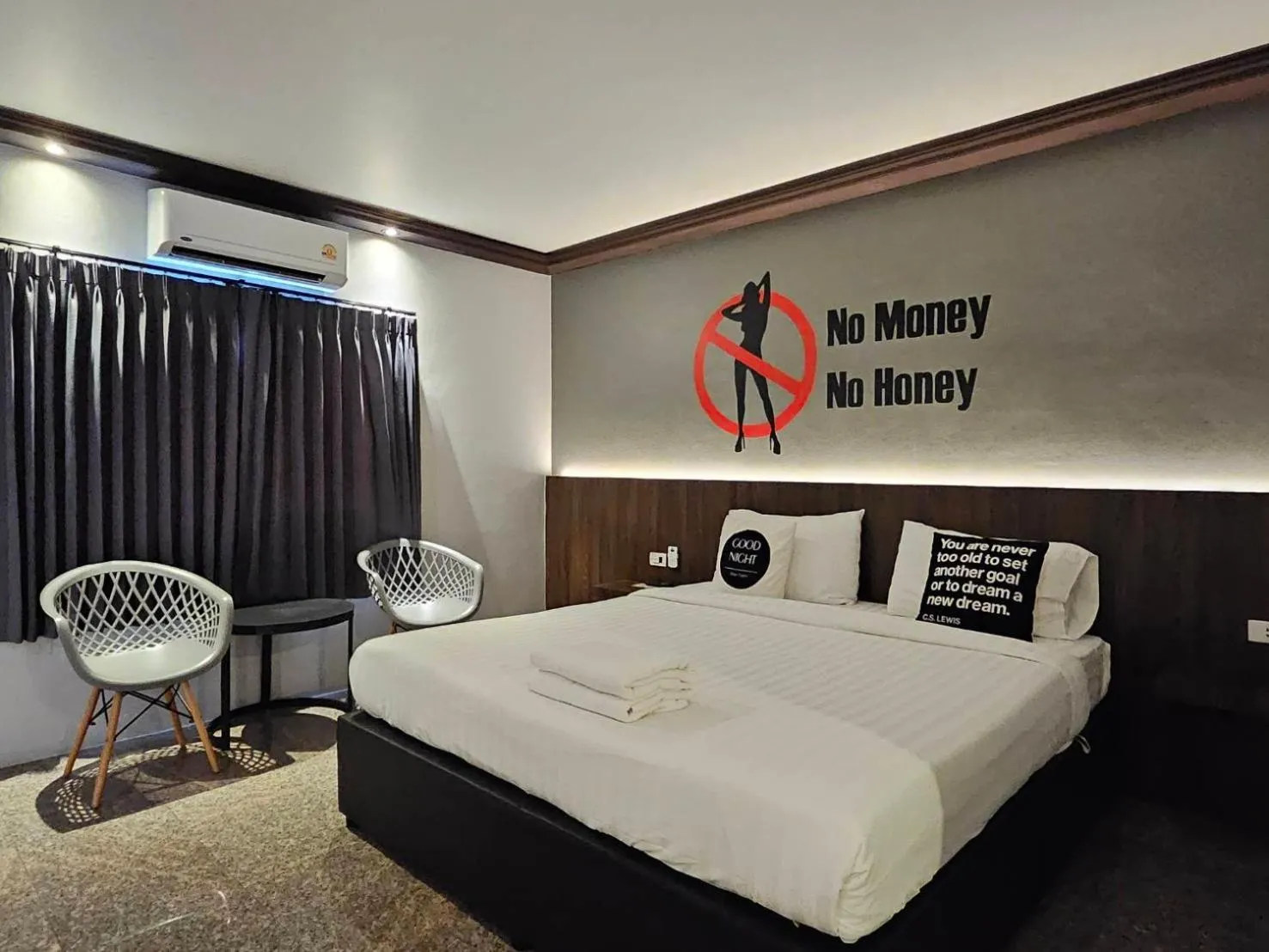 Bedroom, Bed in Paramount Palace Hotel Dannok