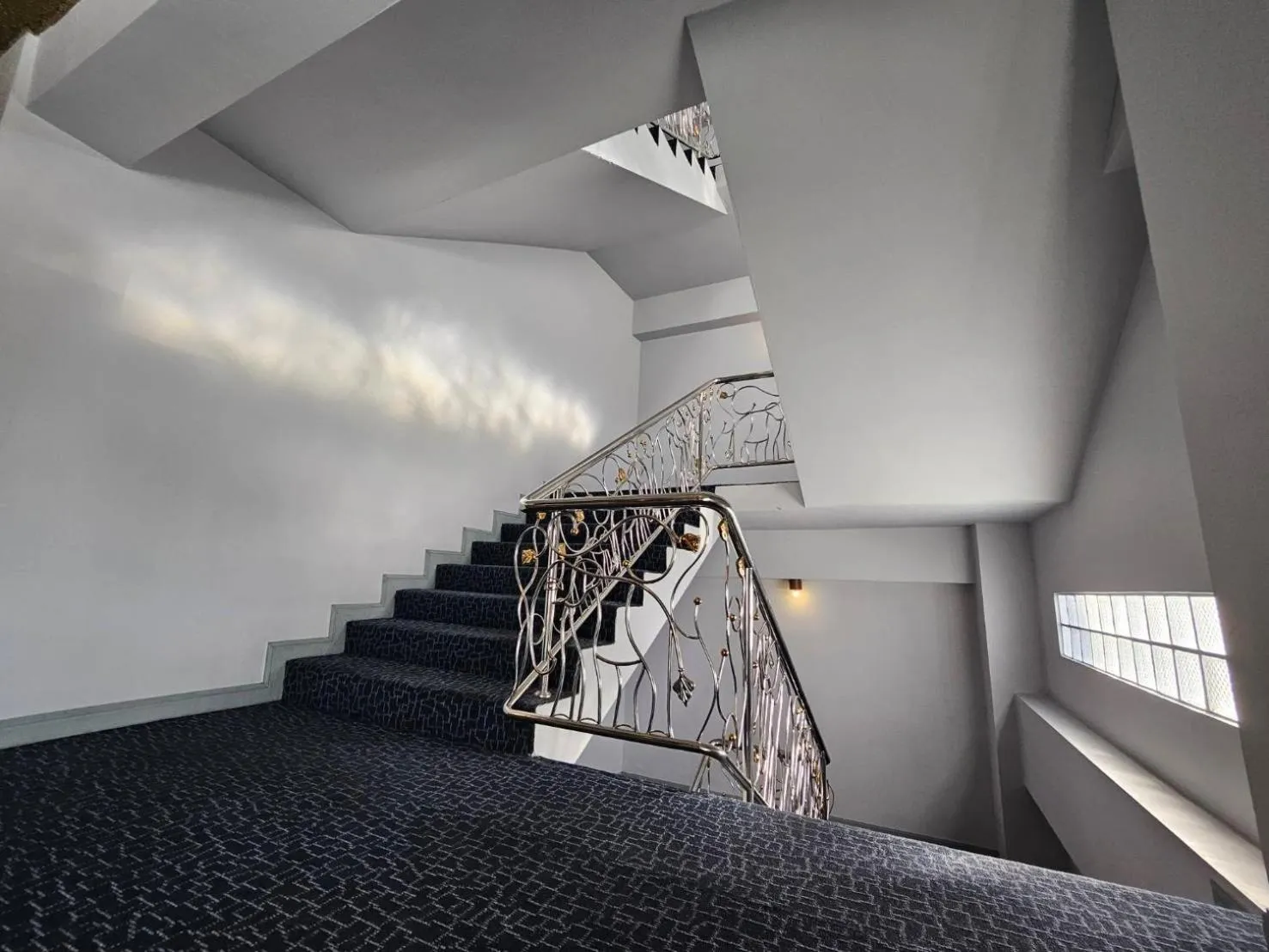 Property building in Paramount Palace Hotel Dannok