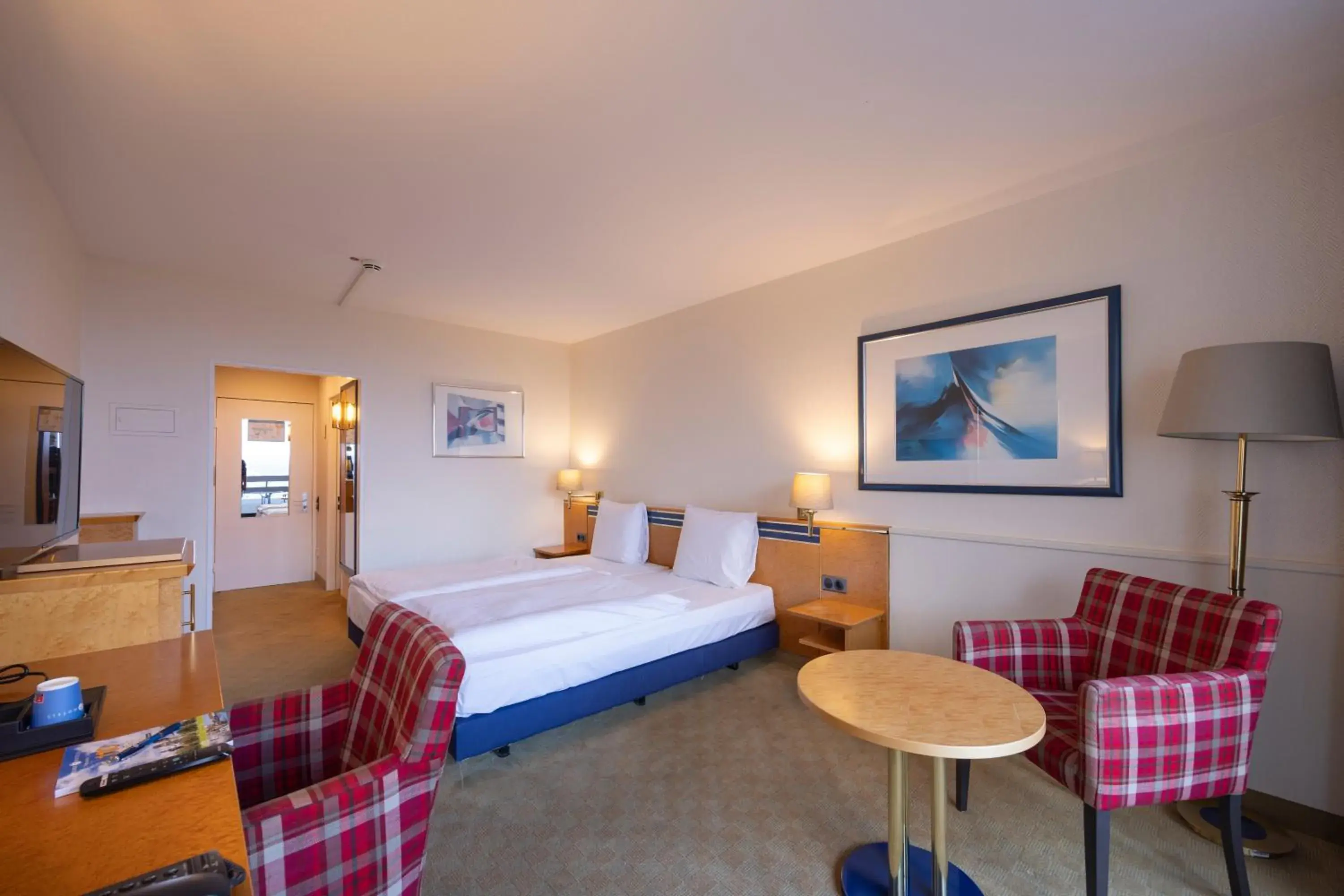 Photo of the whole room, Bed in Fletcher Hotel-Restaurant Arnsberg-Sauerland Photo of the whole room, Bed in Fletcher Hotel-Restaurant Arnsberg-Sauerland