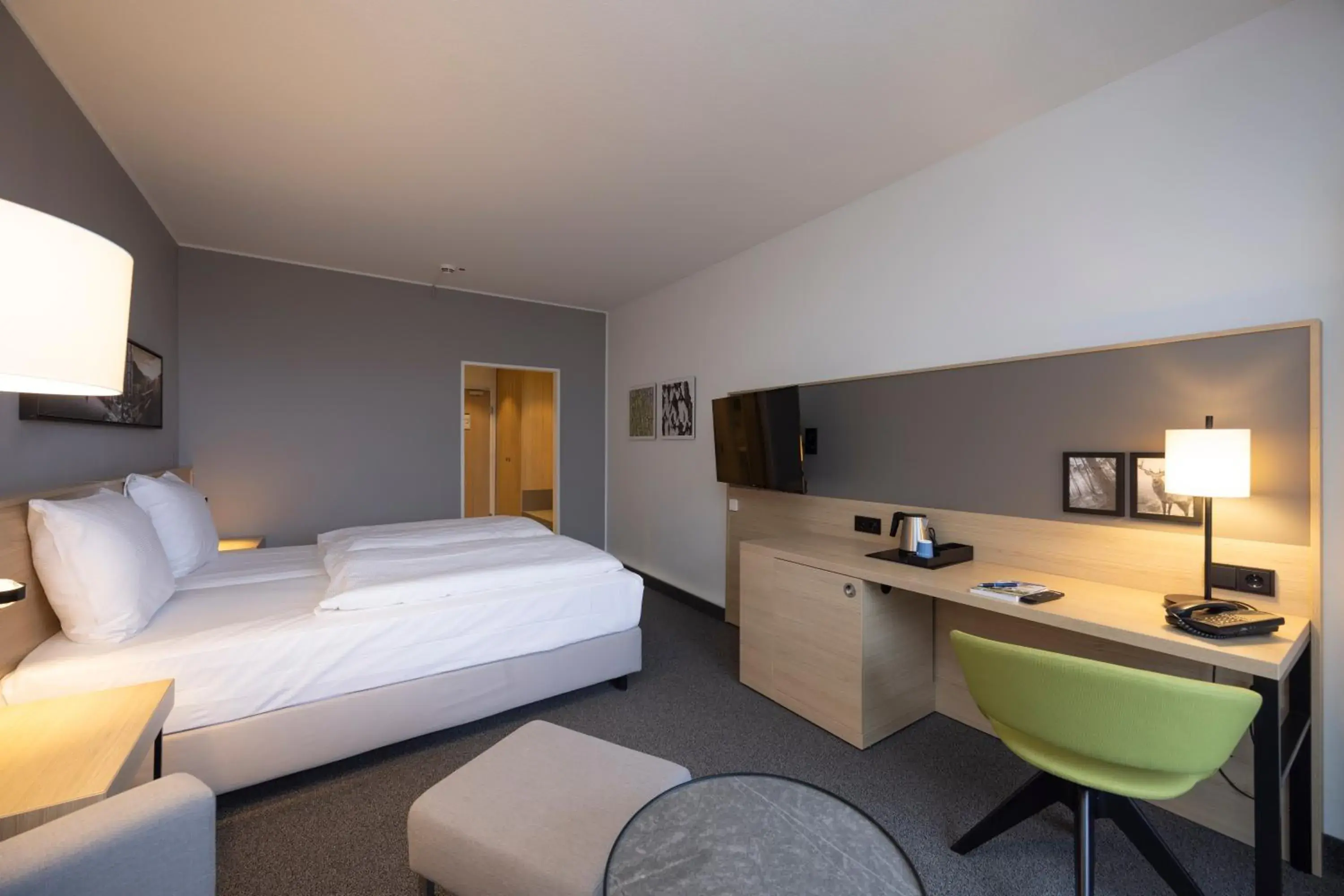 TV and multimedia, Bed in Fletcher Hotel-Restaurant Arnsberg-Sauerland TV and multimedia, Bed in Fletcher Hotel-Restaurant Arnsberg-Sauerland