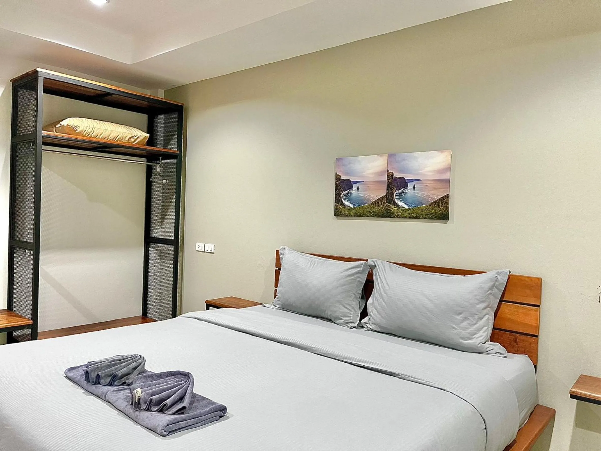 The Gun Hotel Premium
