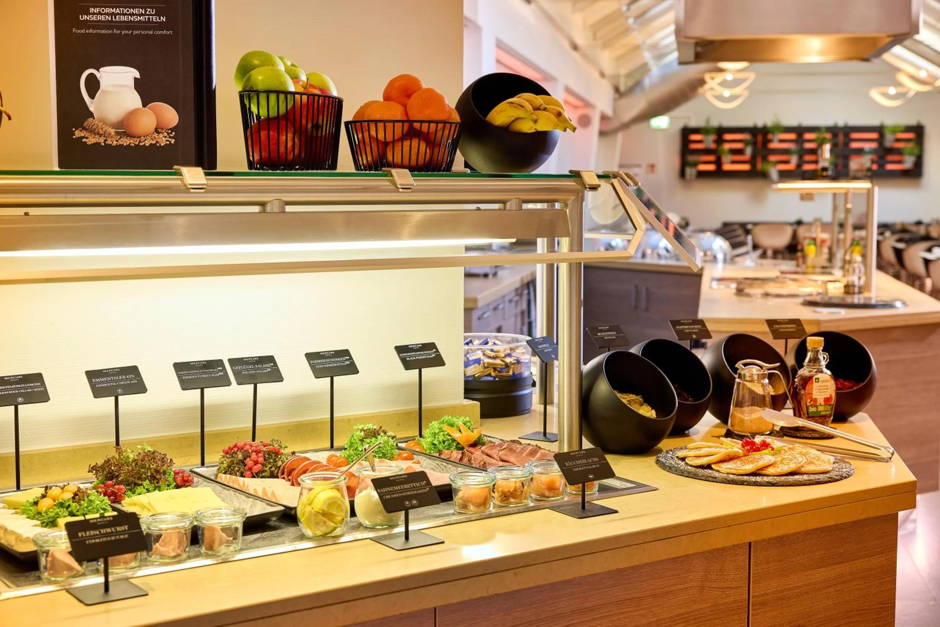 Breakfast in Mercure Hotel Düsseldorf City Center