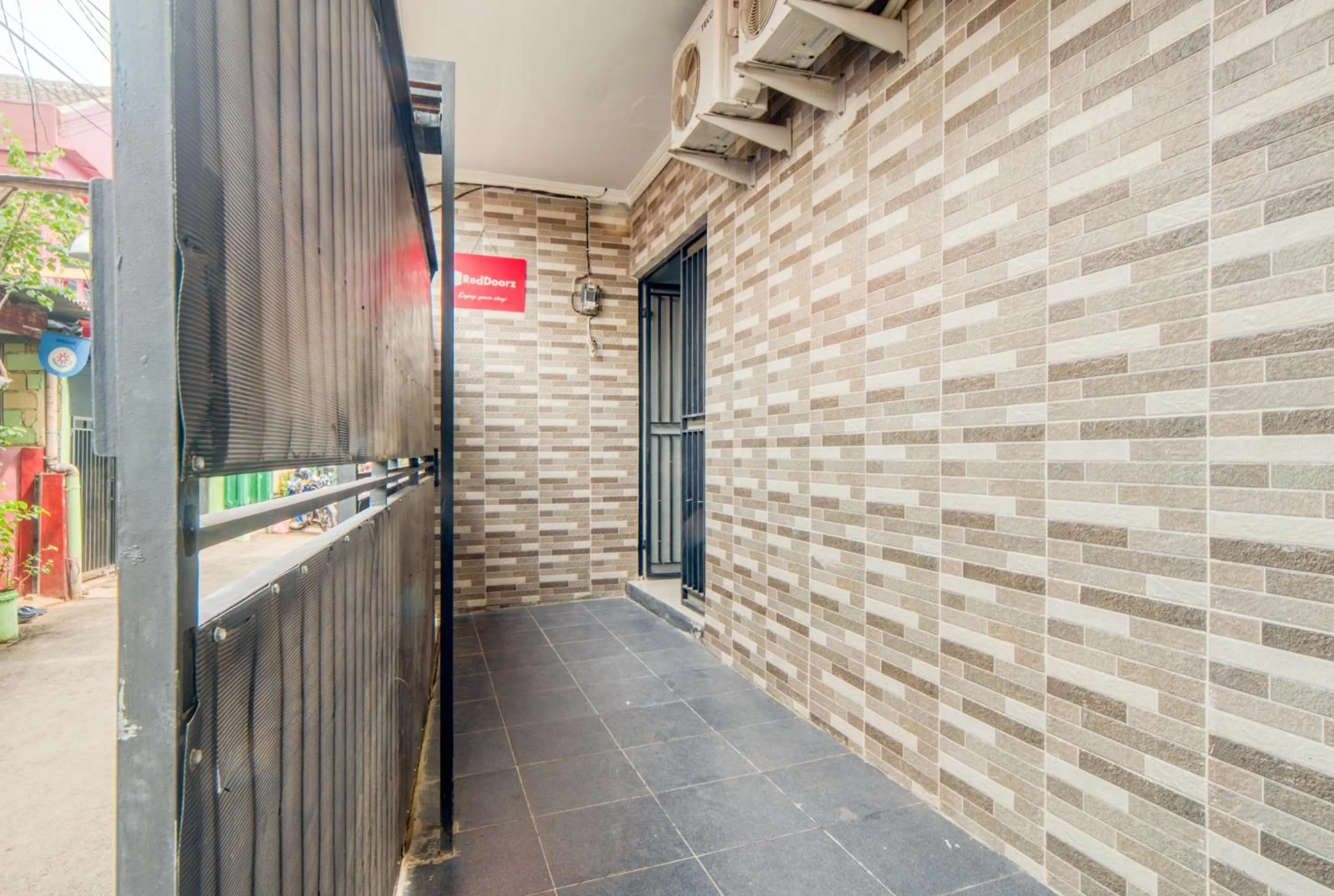 Property building in RedDoorz near Graha Cijantung Mall