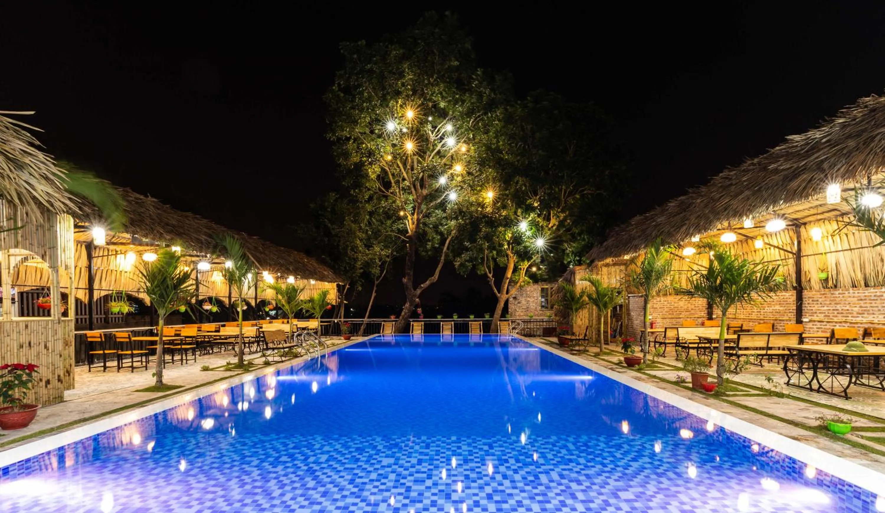 Swimming pool in Elizabeth Hotel Tam Coc