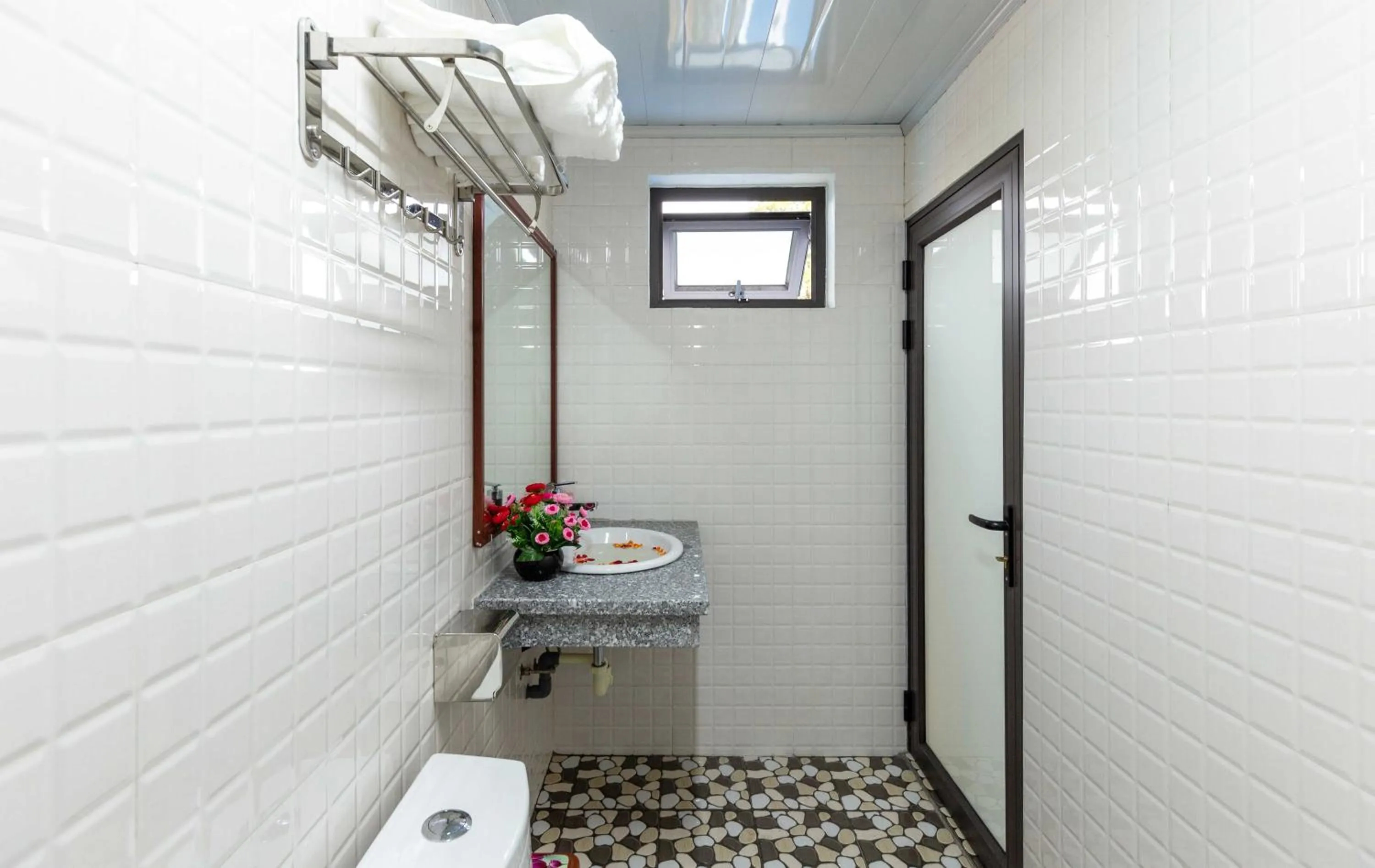 Toilet in Elizabeth Hotel Tam Coc