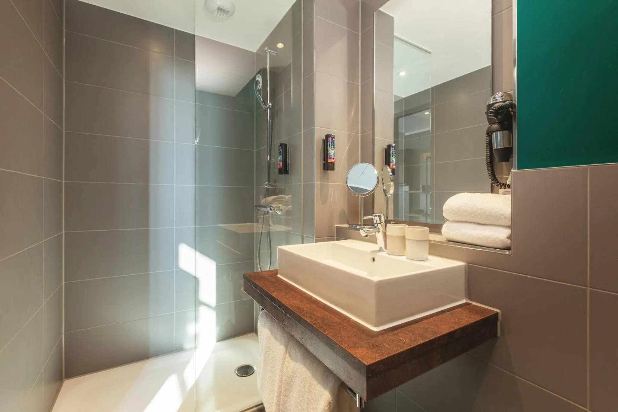 Bathroom in Holiday Inn - the niu, Bricks Hamburg Eppendorf by IHG