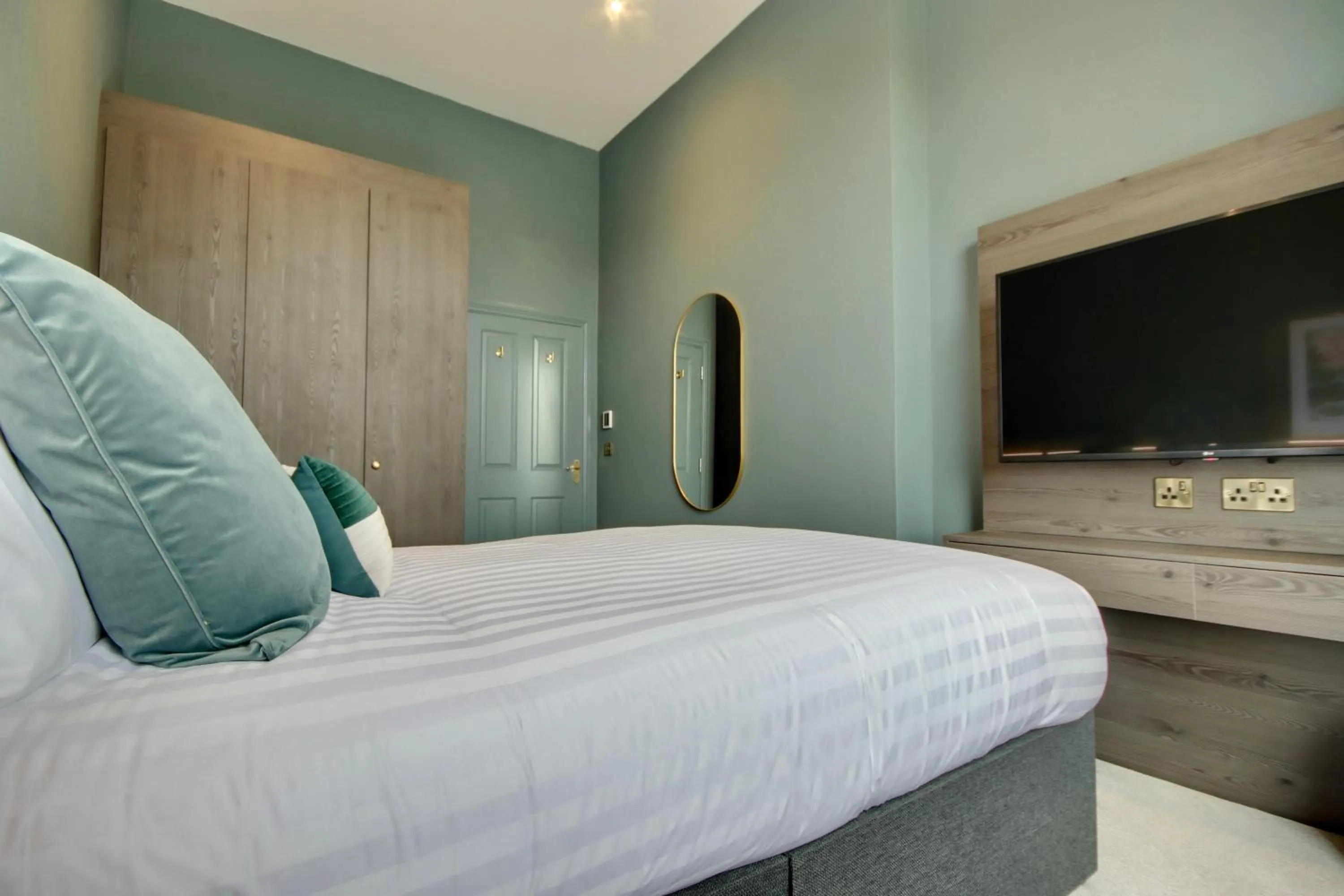 Bedroom, Bed in Orange Grove Hotel & Gardens