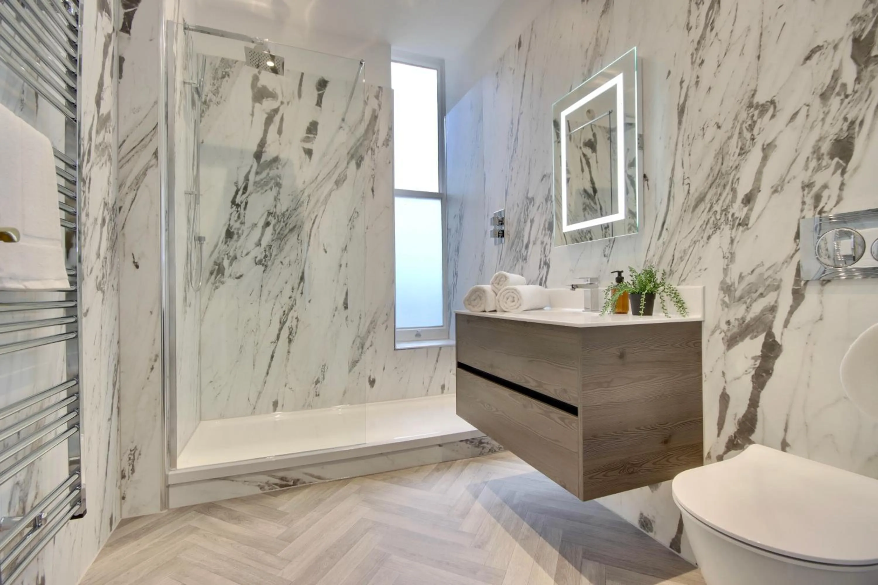 Shower in Orange Grove Hotel & Gardens