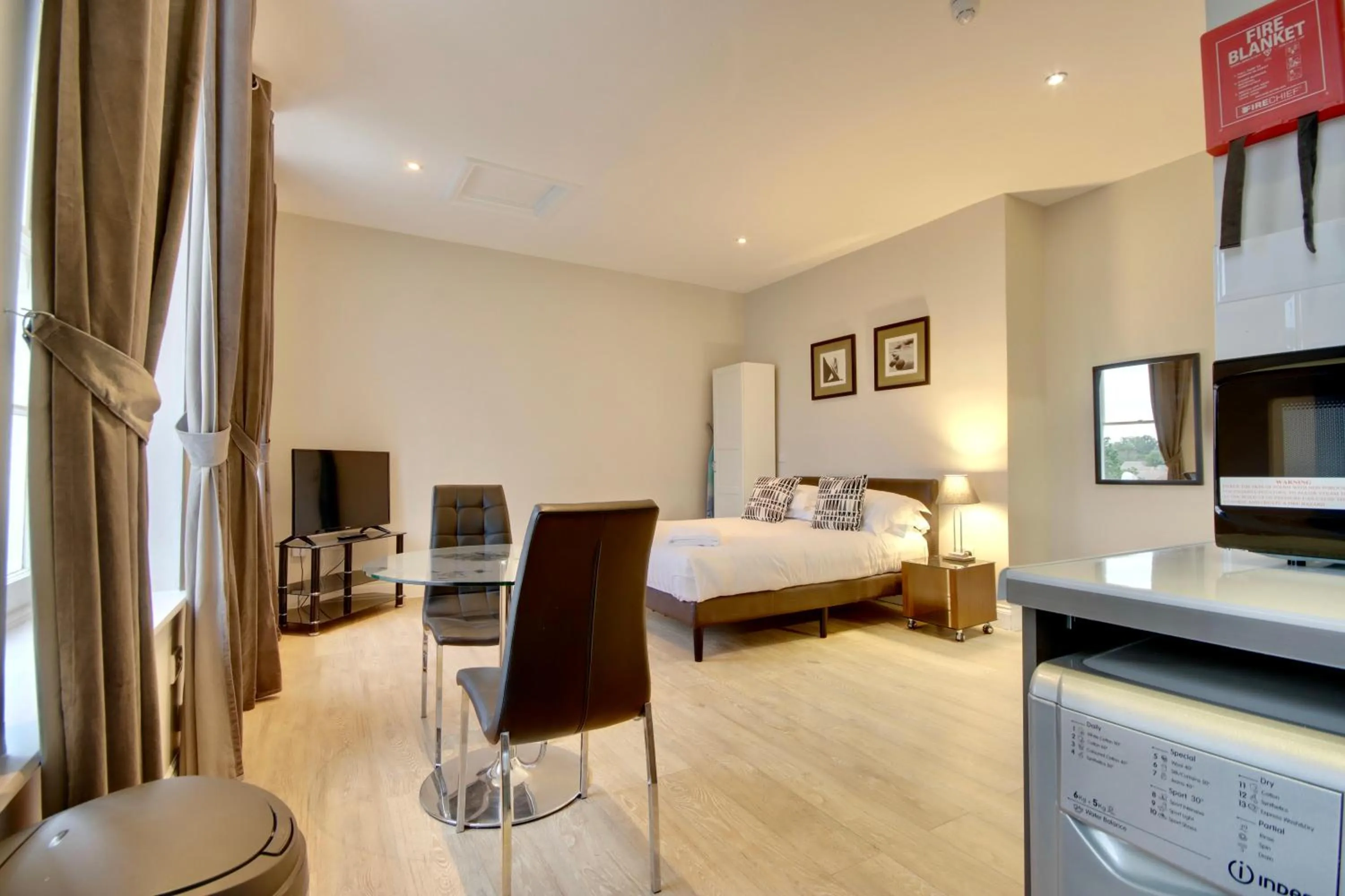 Photo of the whole room, Bed in Orange Grove Hotel & Gardens