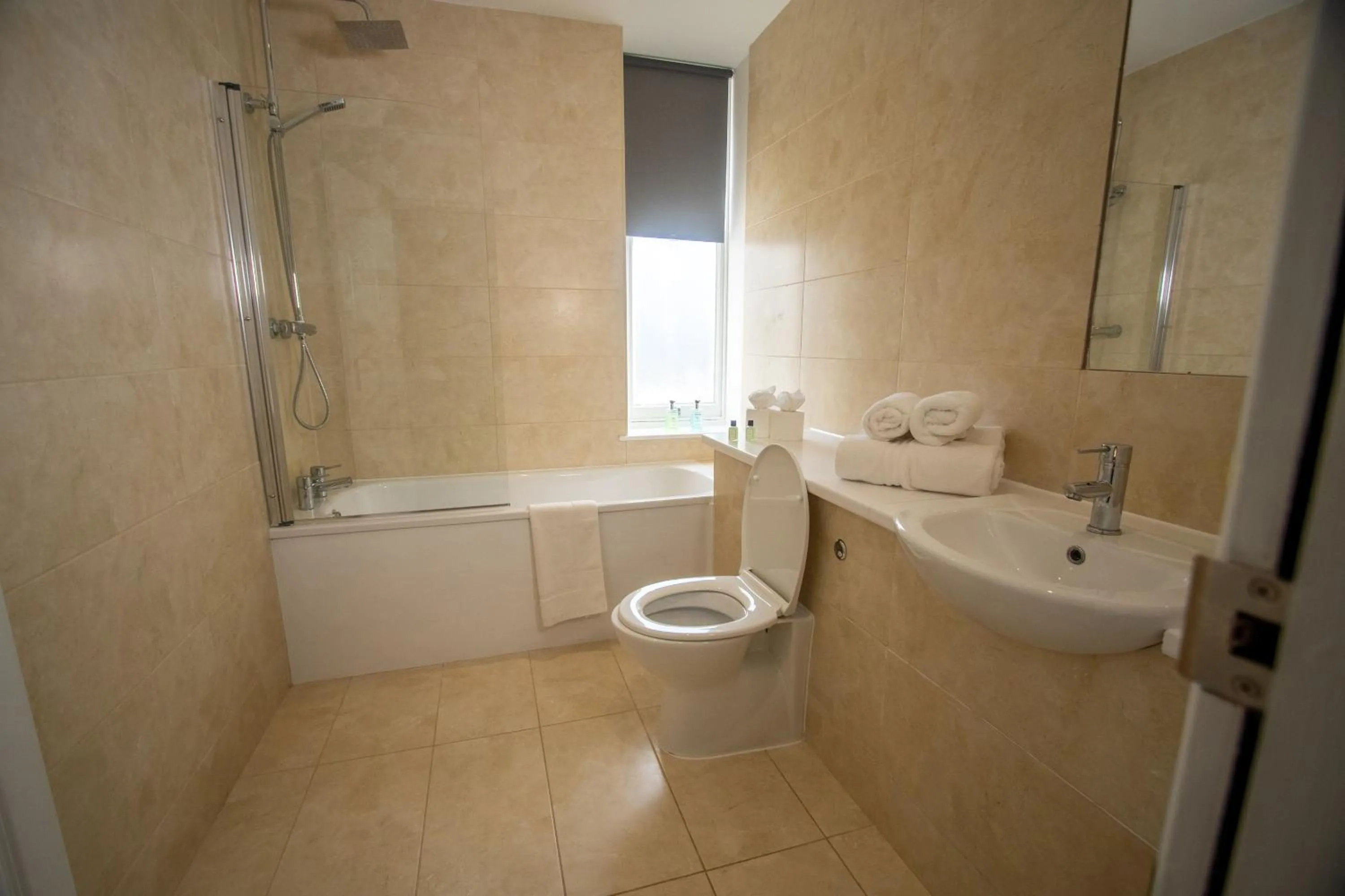 Shower in Orange Grove Hotel & Gardens