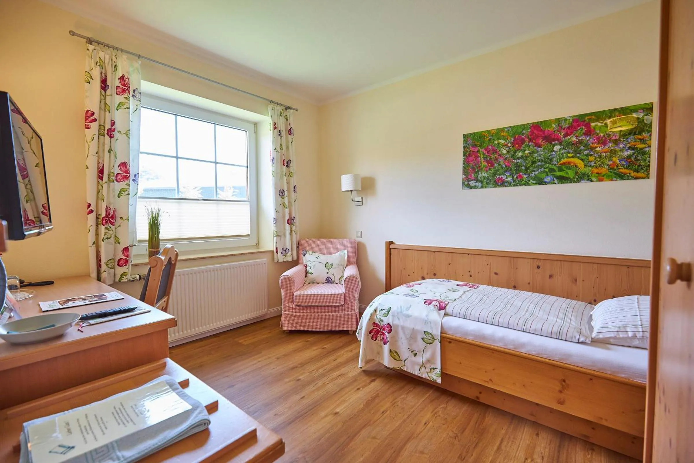 Photo of the whole room, Bed in Flair Landhotel Strengliner Mühle