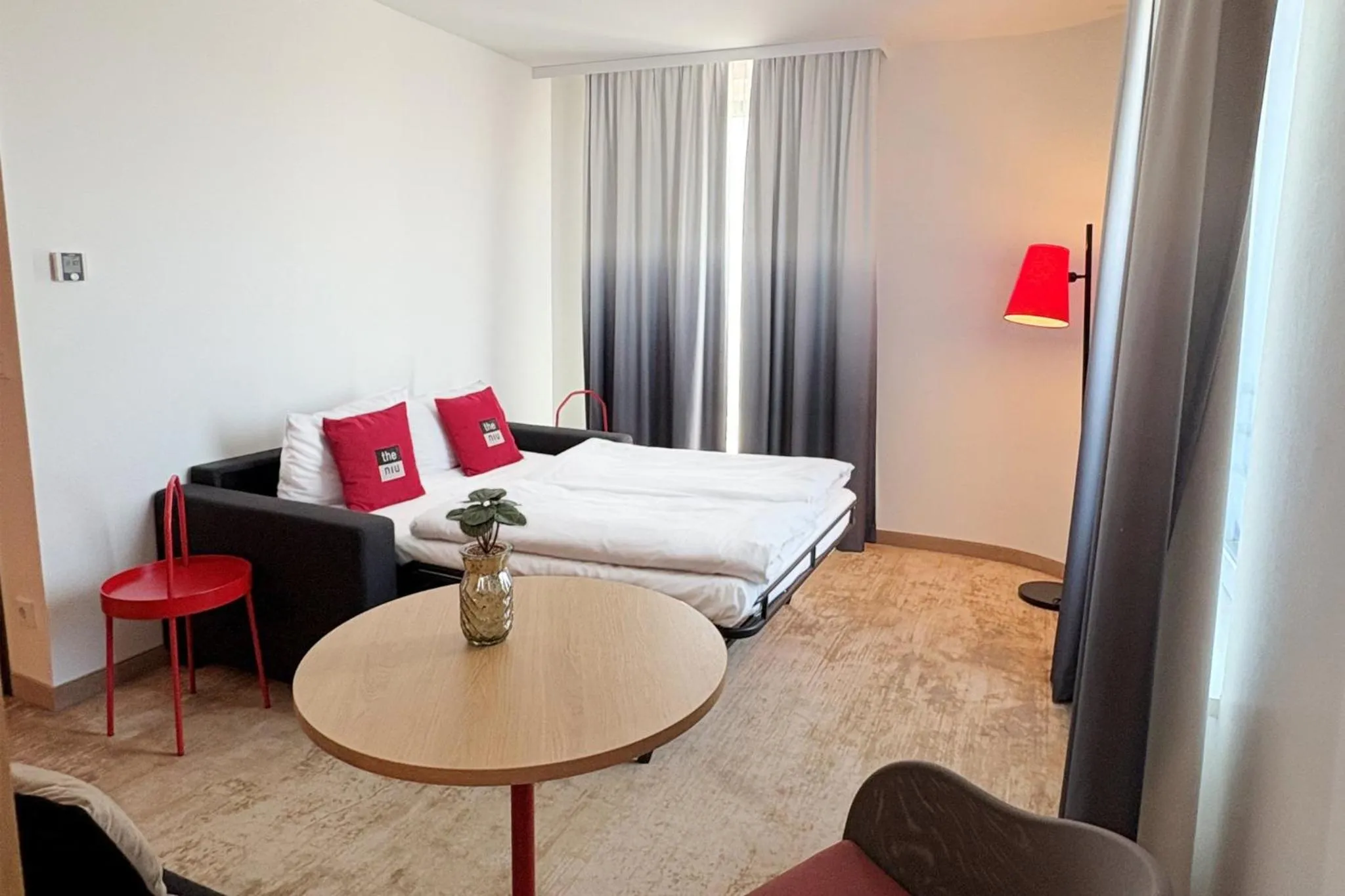 Photo of the whole room, Bed in Holiday Inn - the niu, Sparrow Regensburg by IHG