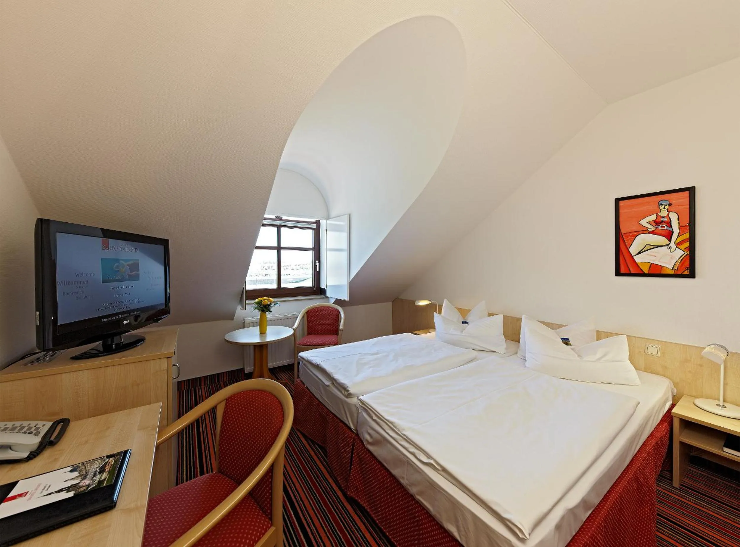 Photo of the whole room, Bed in Kim Hotel Dresden
