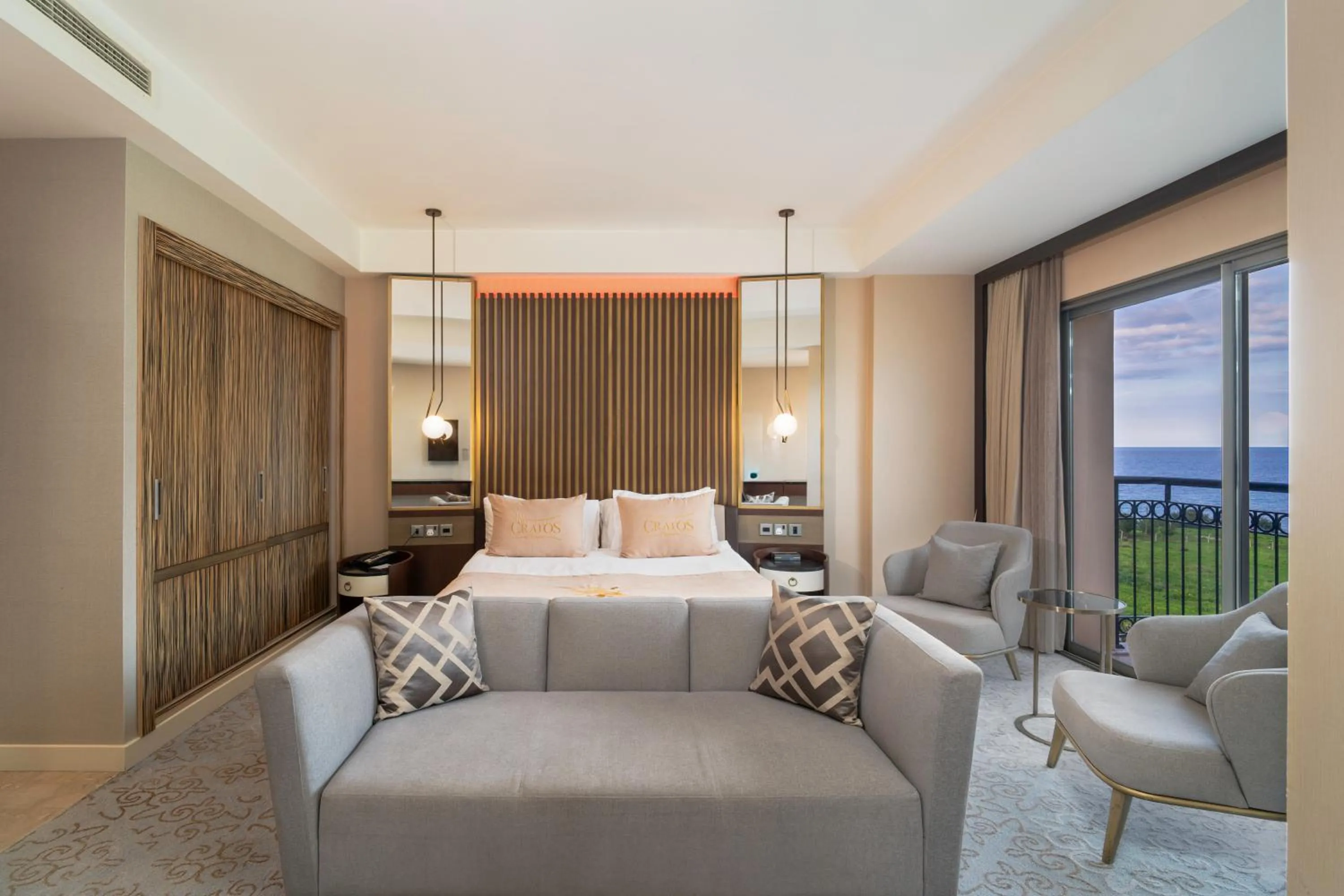 Bed in Cratos Premium Hotel Casino & SPA