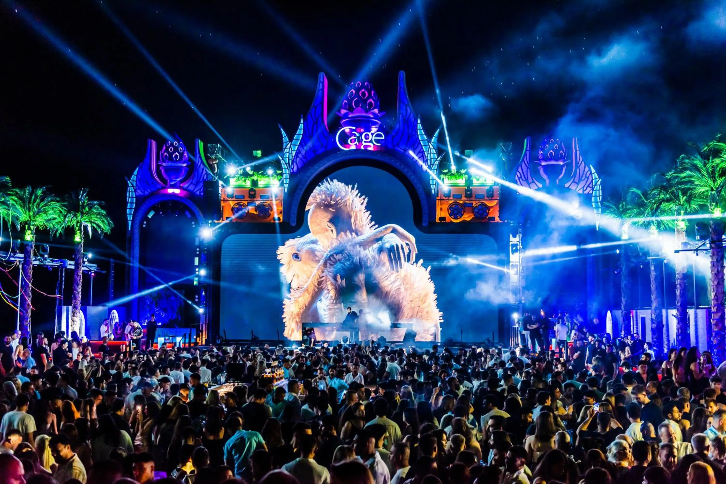 Nightclub / DJ in Cratos Premium Hotel Casino & SPA