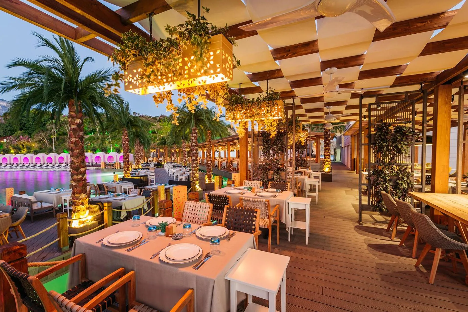 Restaurant/places to eat in Cratos Premium Hotel Casino & SPA