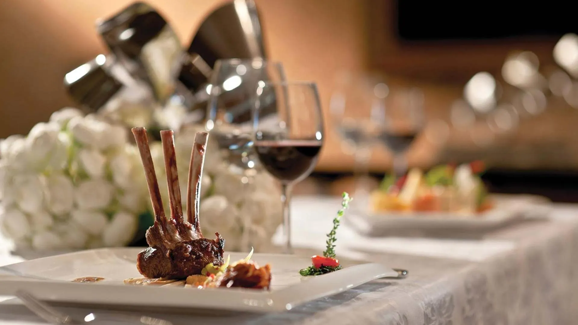 Food and drinks in Cratos Premium Hotel Casino & SPA