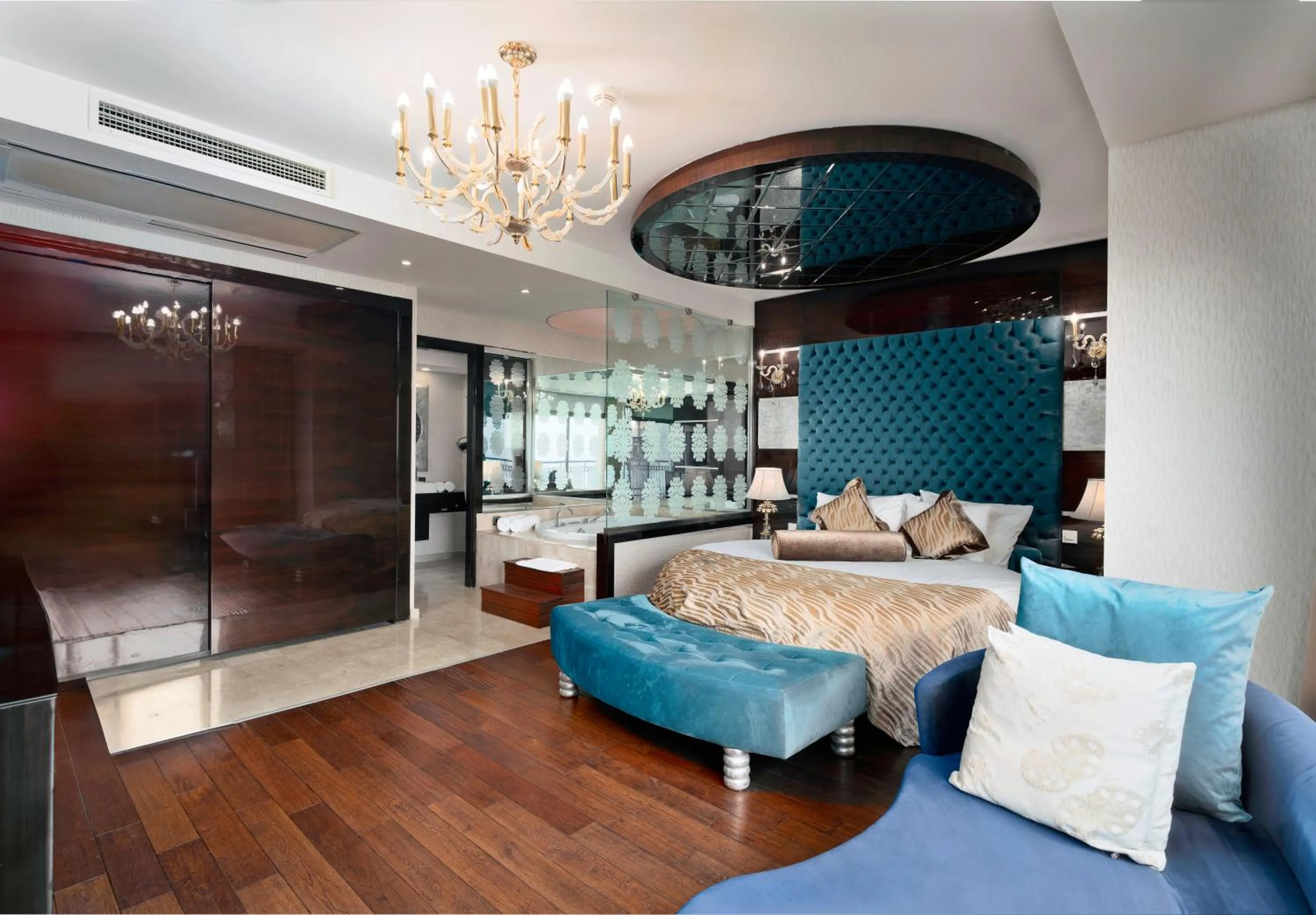 Seating area, Bed in Cratos Premium Hotel Casino & SPA