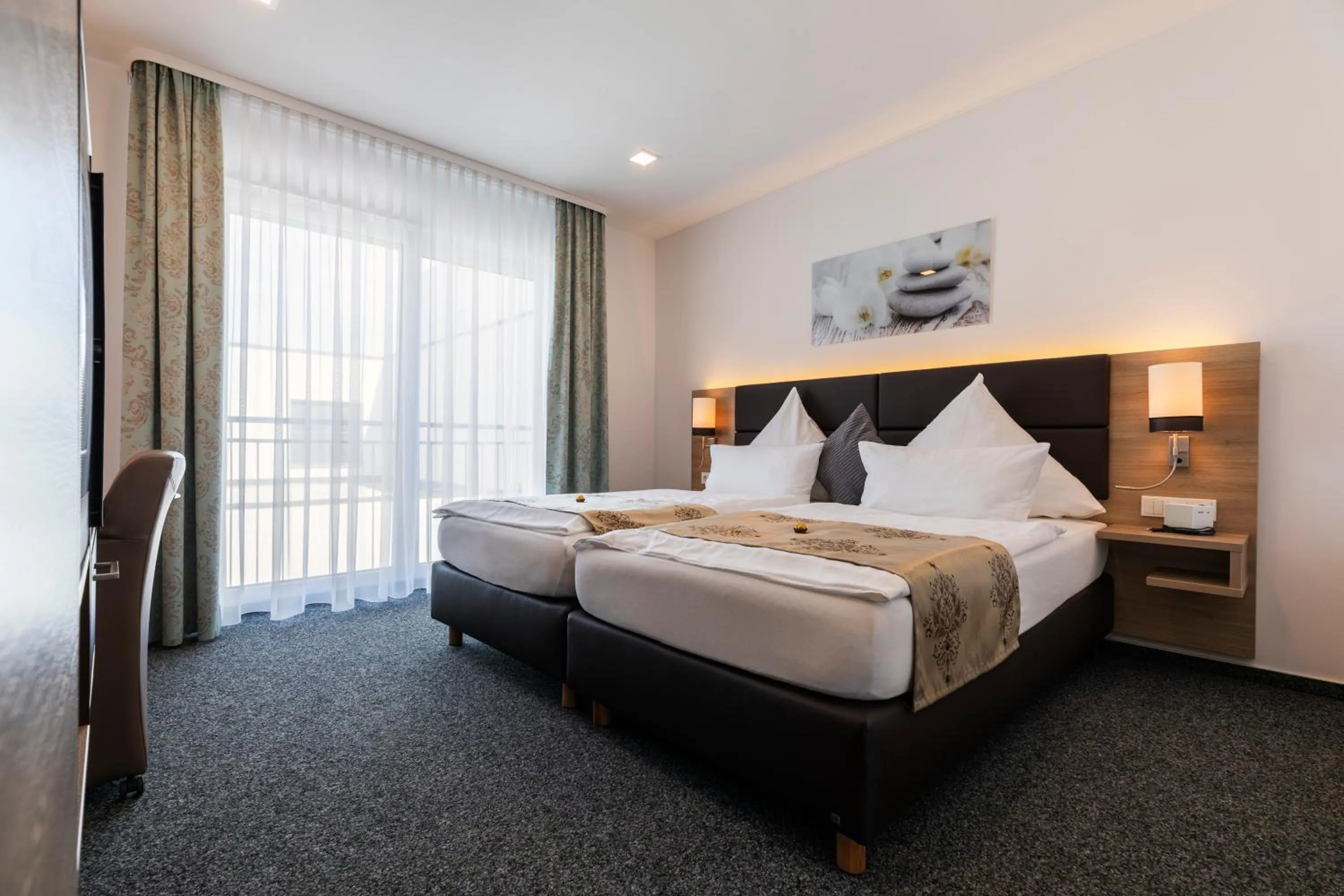 Photo of the whole room, Bed in Stadthotel Geis