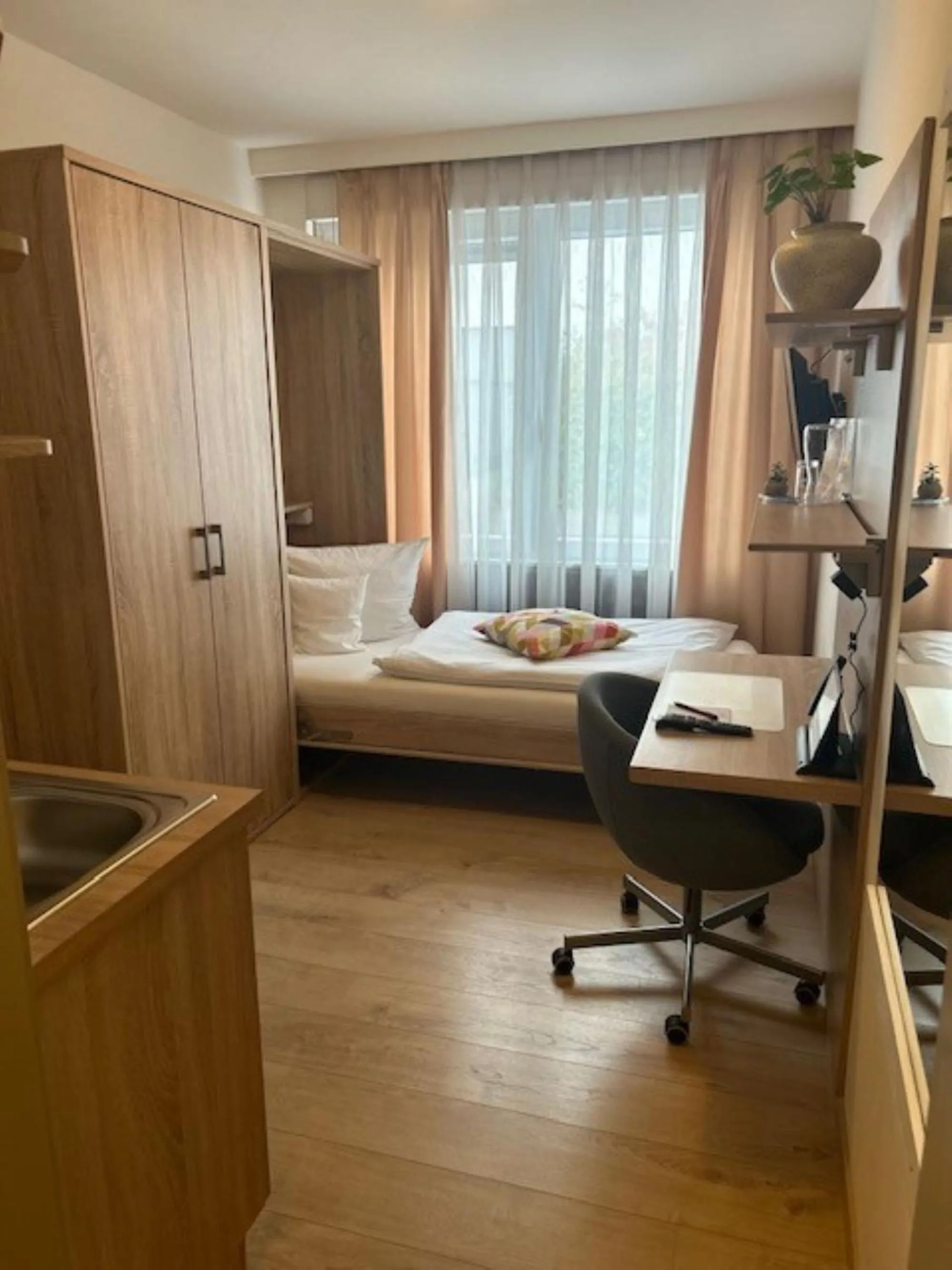 Photo of the whole room, Bed in Stadthotel Geis