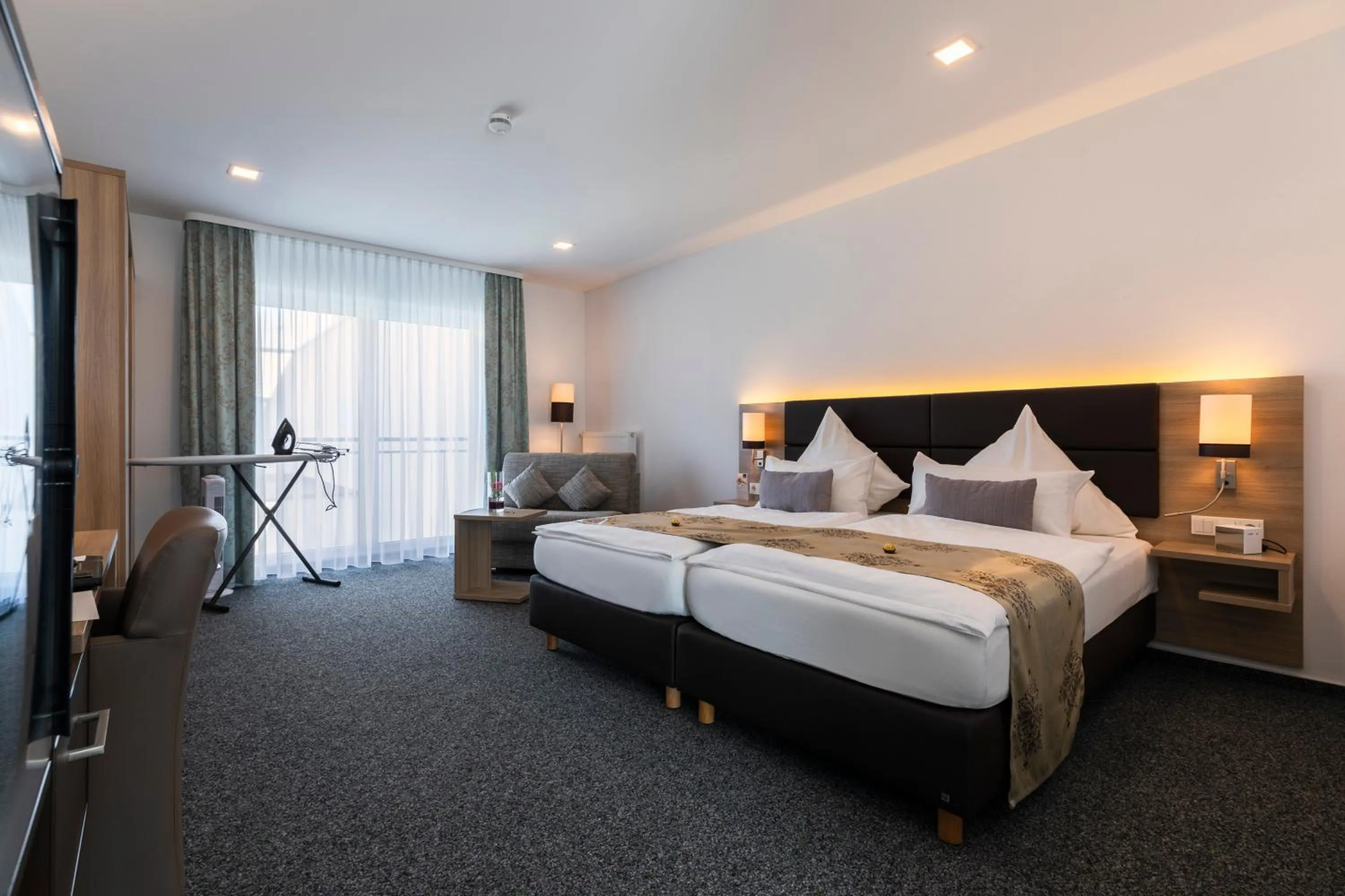 Photo of the whole room, Bed in Stadthotel Geis