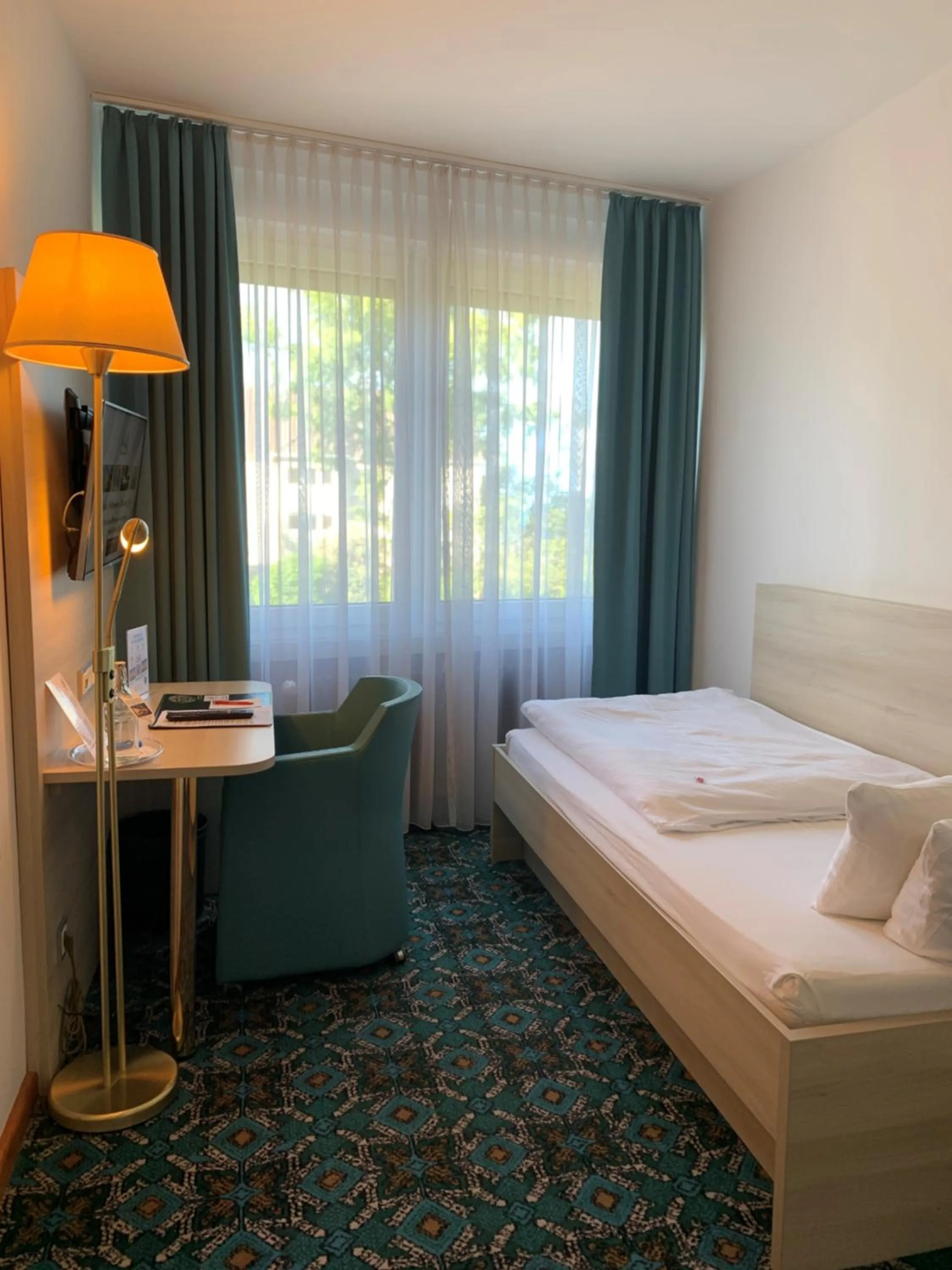 Photo of the whole room, Bed in Stadthotel Geis