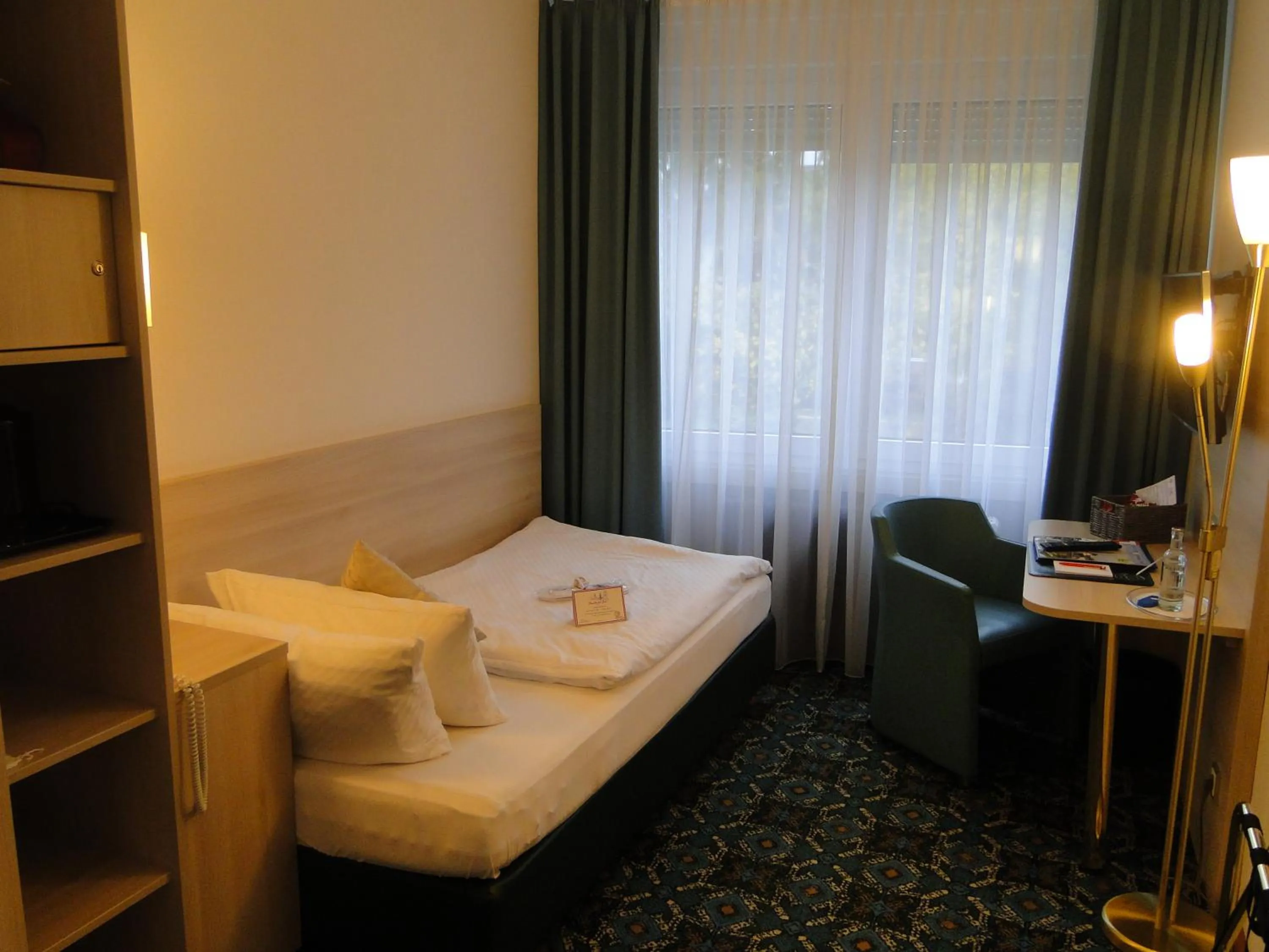 Photo of the whole room, Bed in Stadthotel Geis