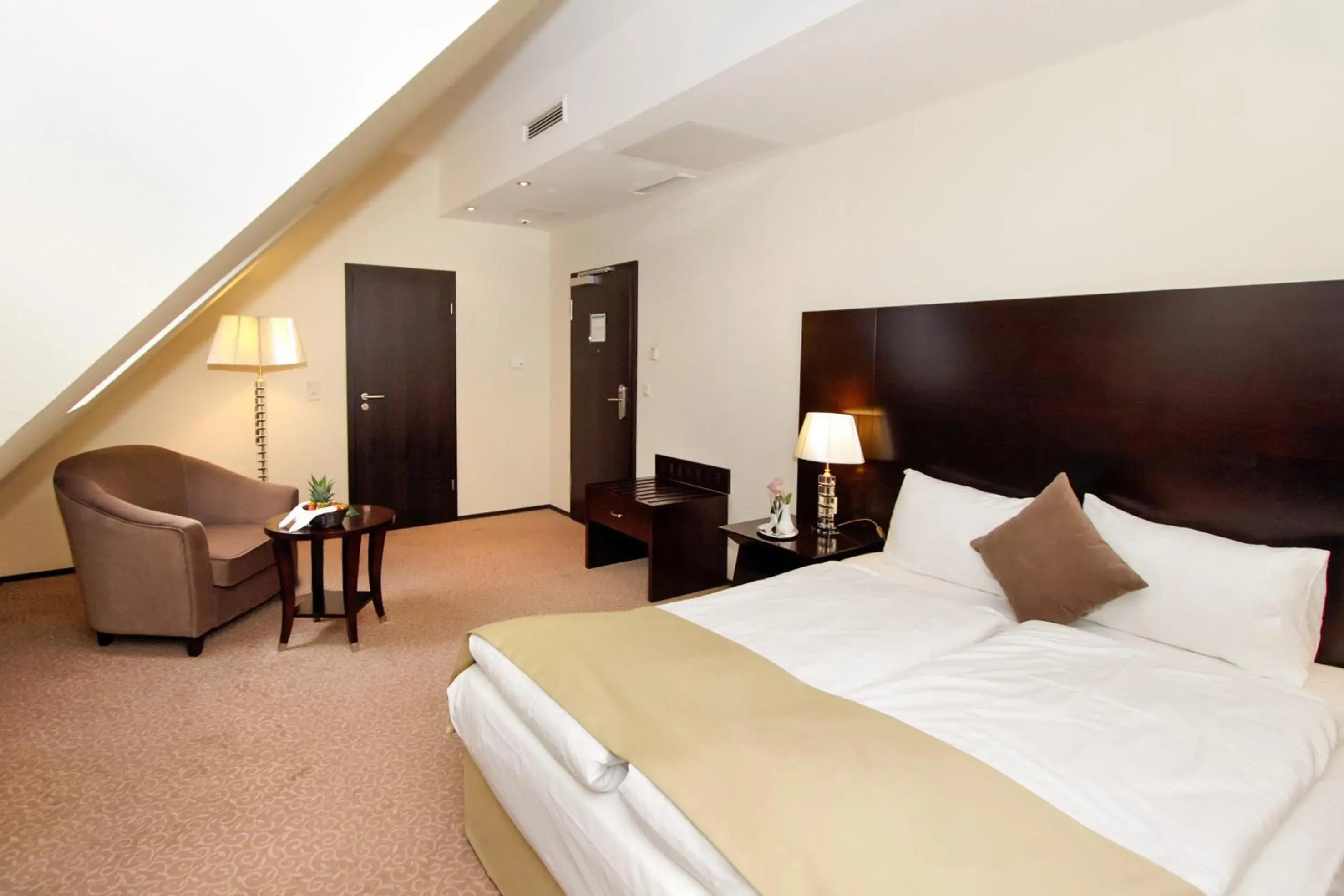 Bedroom, Bed in Grand Palace Hotel Hannover Bedroom, Bed in Grand Palace Hotel Hannover