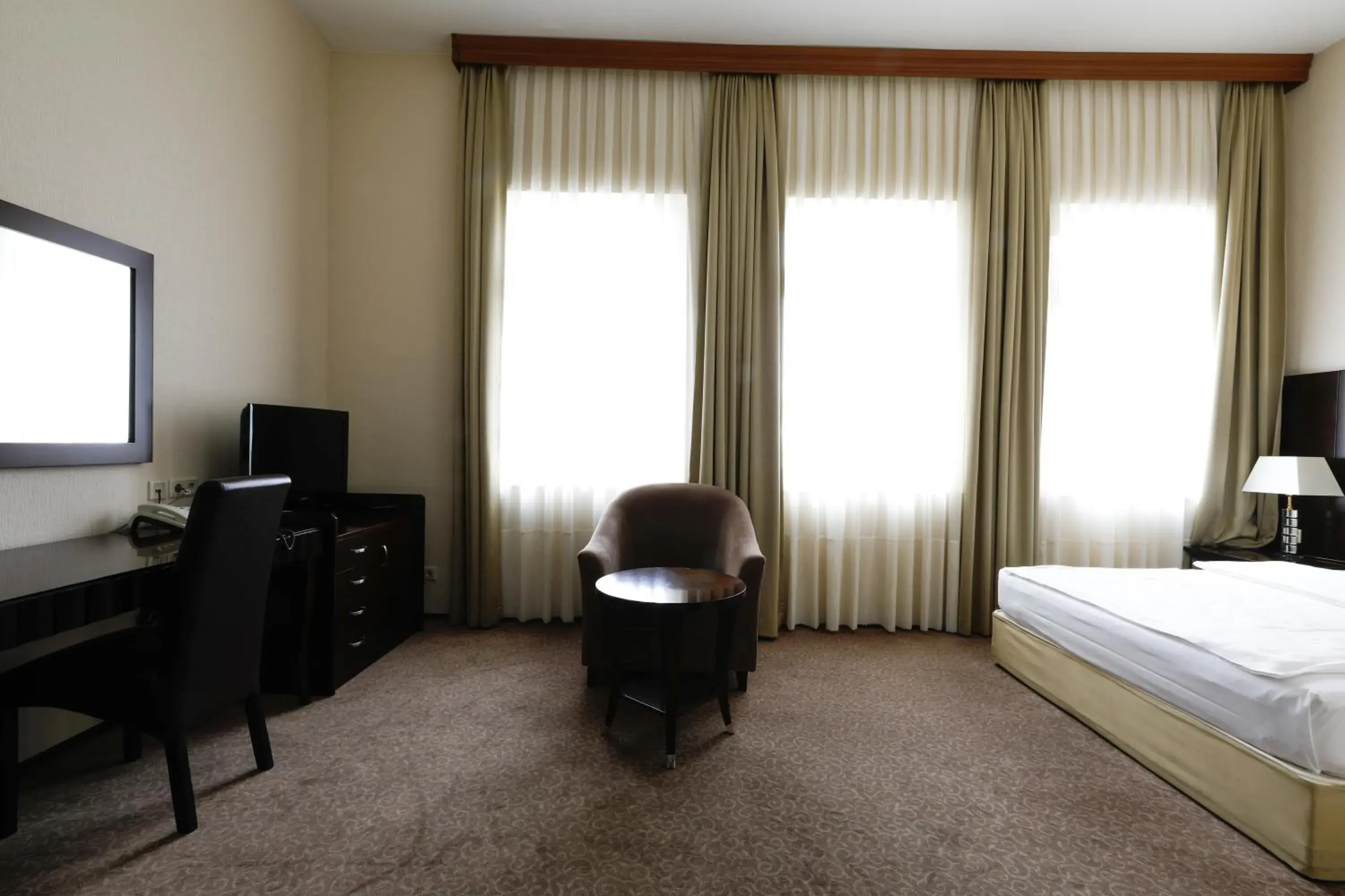 Photo of the whole room, Bed in Grand Palace Hotel Hannover Photo of the whole room, Bed in Grand Palace Hotel Hannover