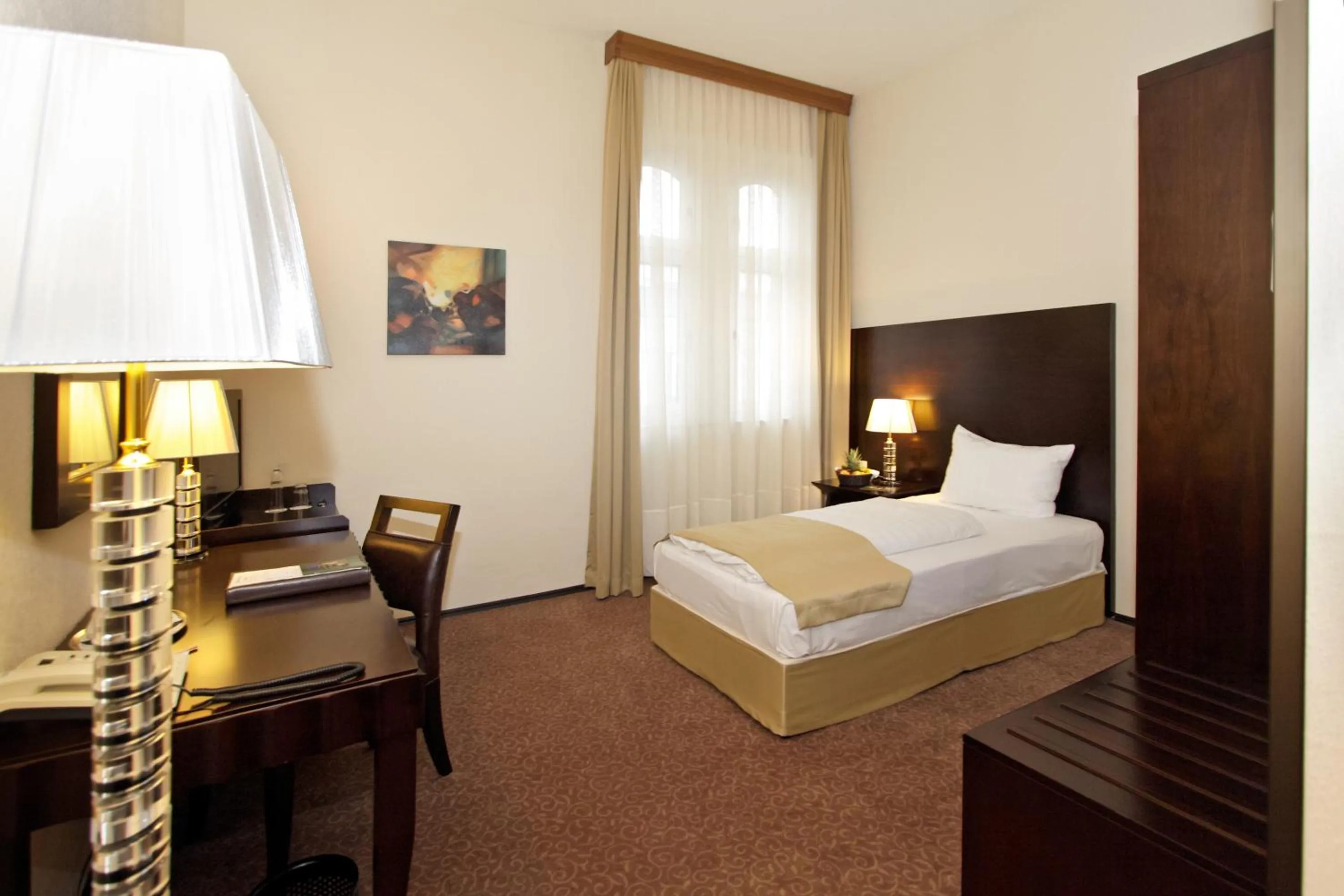 Small Single Room in Grand Palace Hotel Hannover