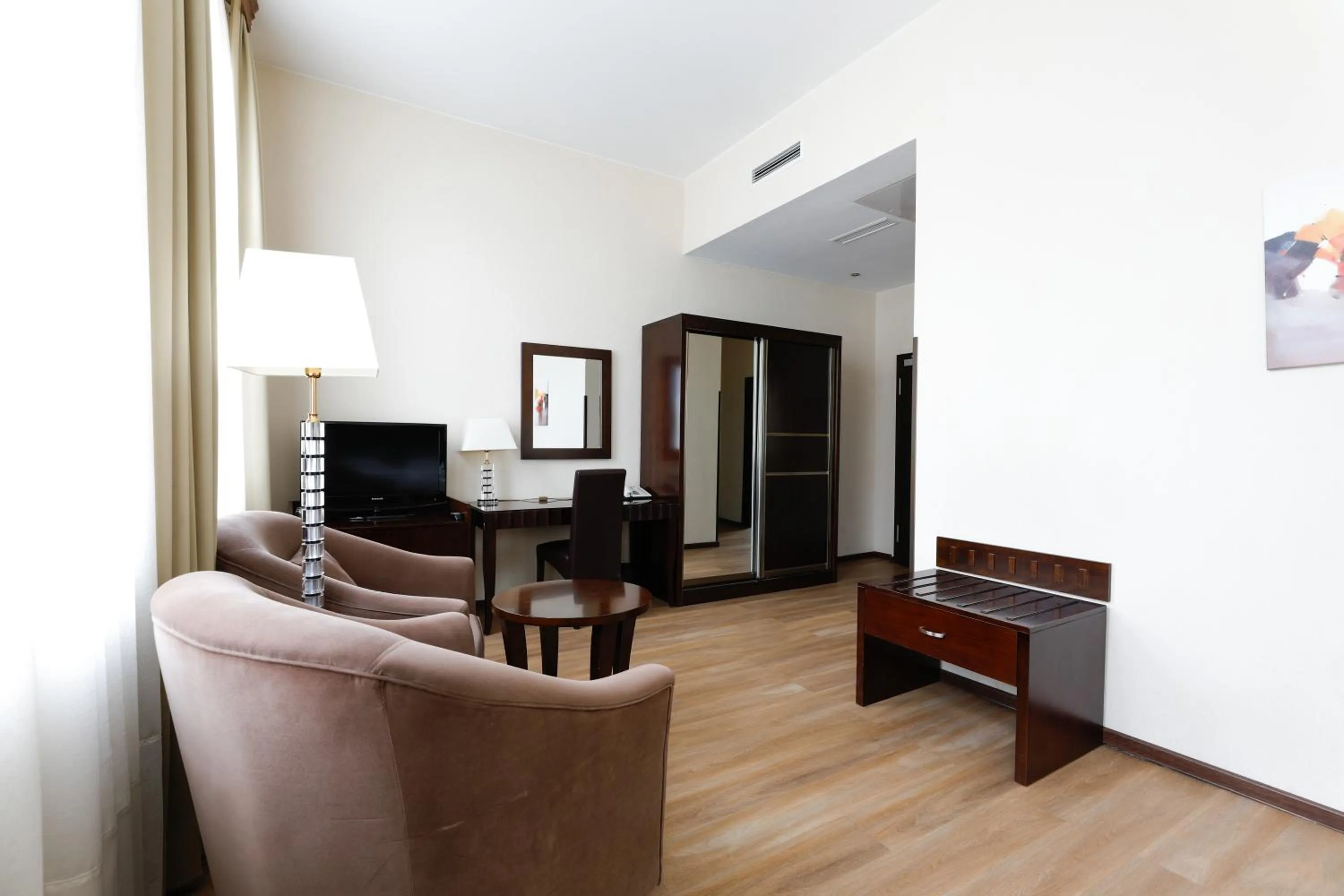 Photo of the whole room in Grand Palace Hotel Hannover