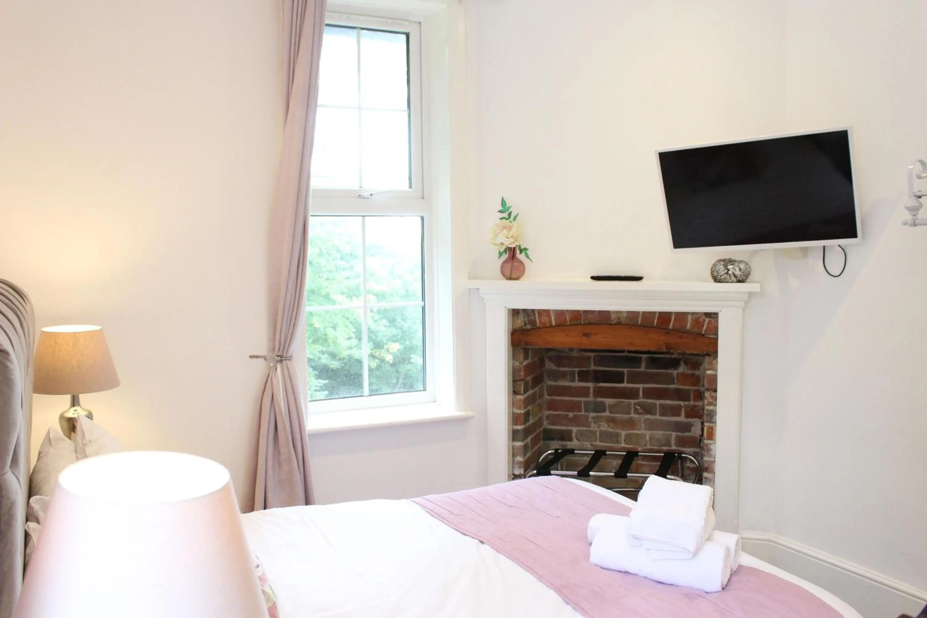 Bed in Guestling Hall Hotel