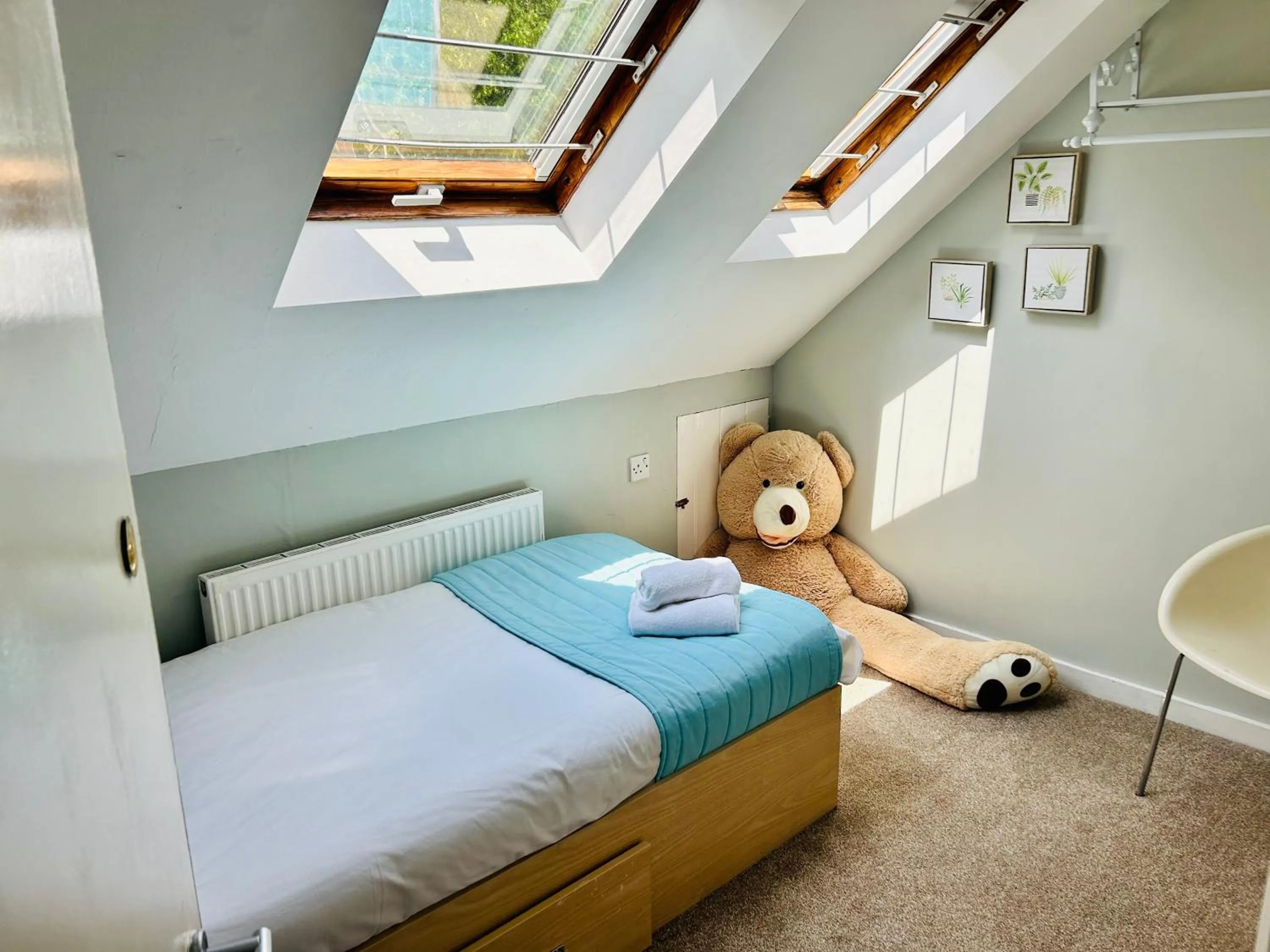 Bed in Guestling Hall Hotel