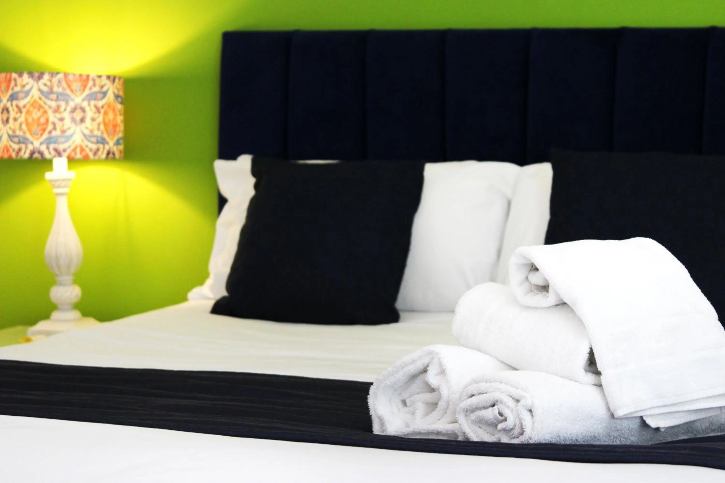 Bed in Guestling Hall Hotel