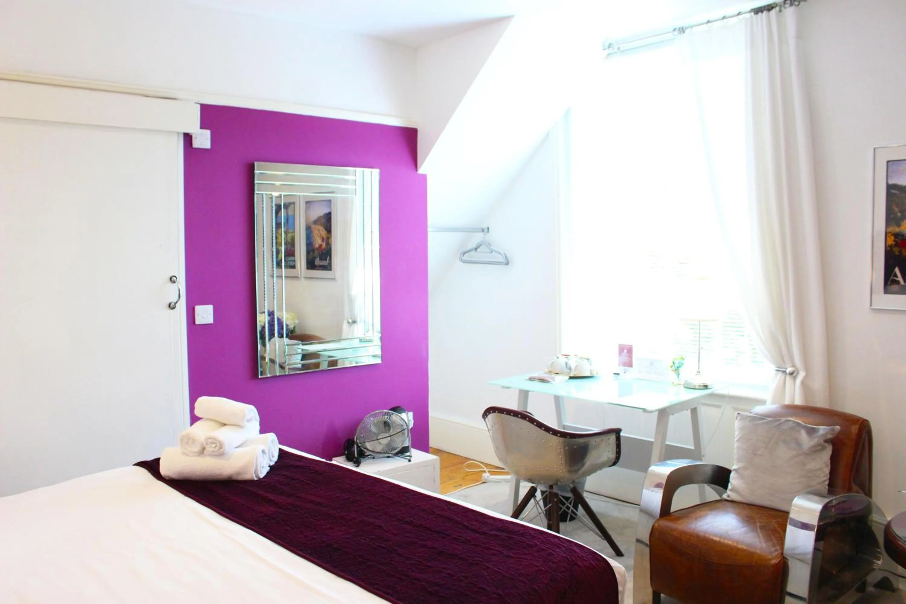 Bed in Guestling Hall Hotel