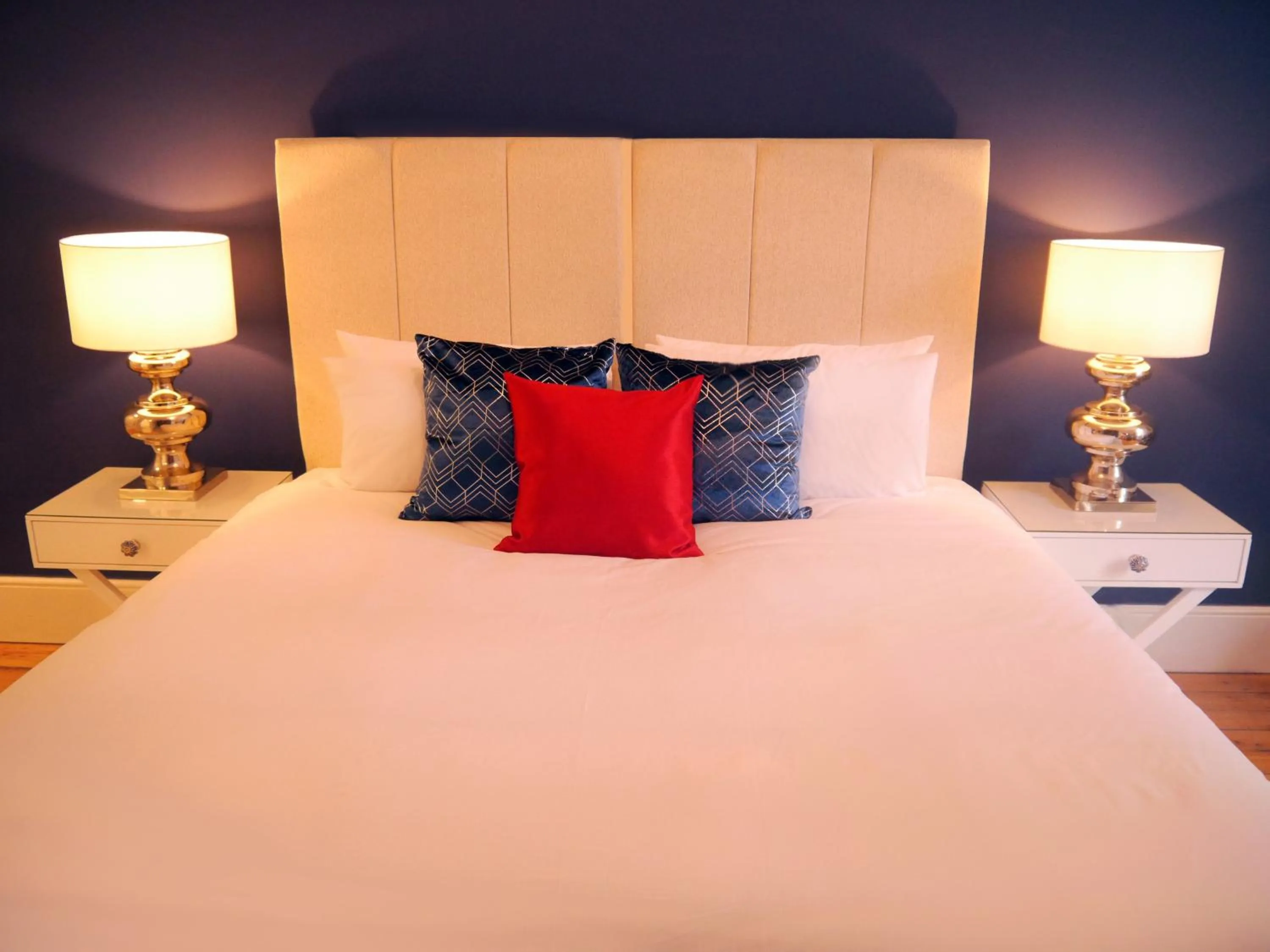 Bed in Guestling Hall Hotel