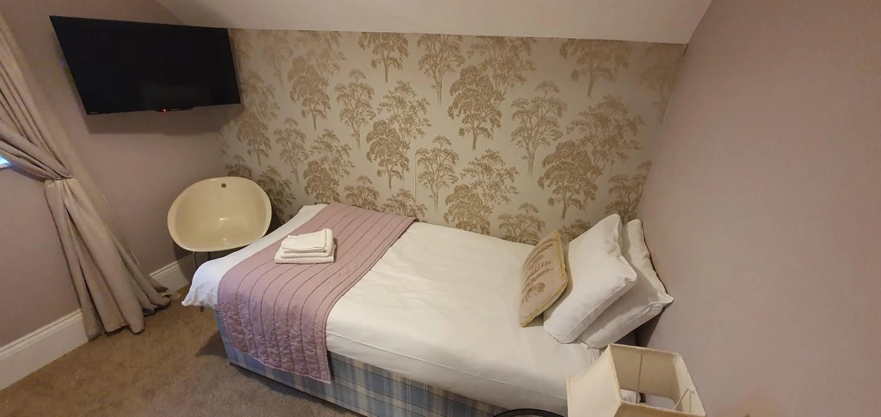 Bedroom, Bed in Guestling Hall Hotel