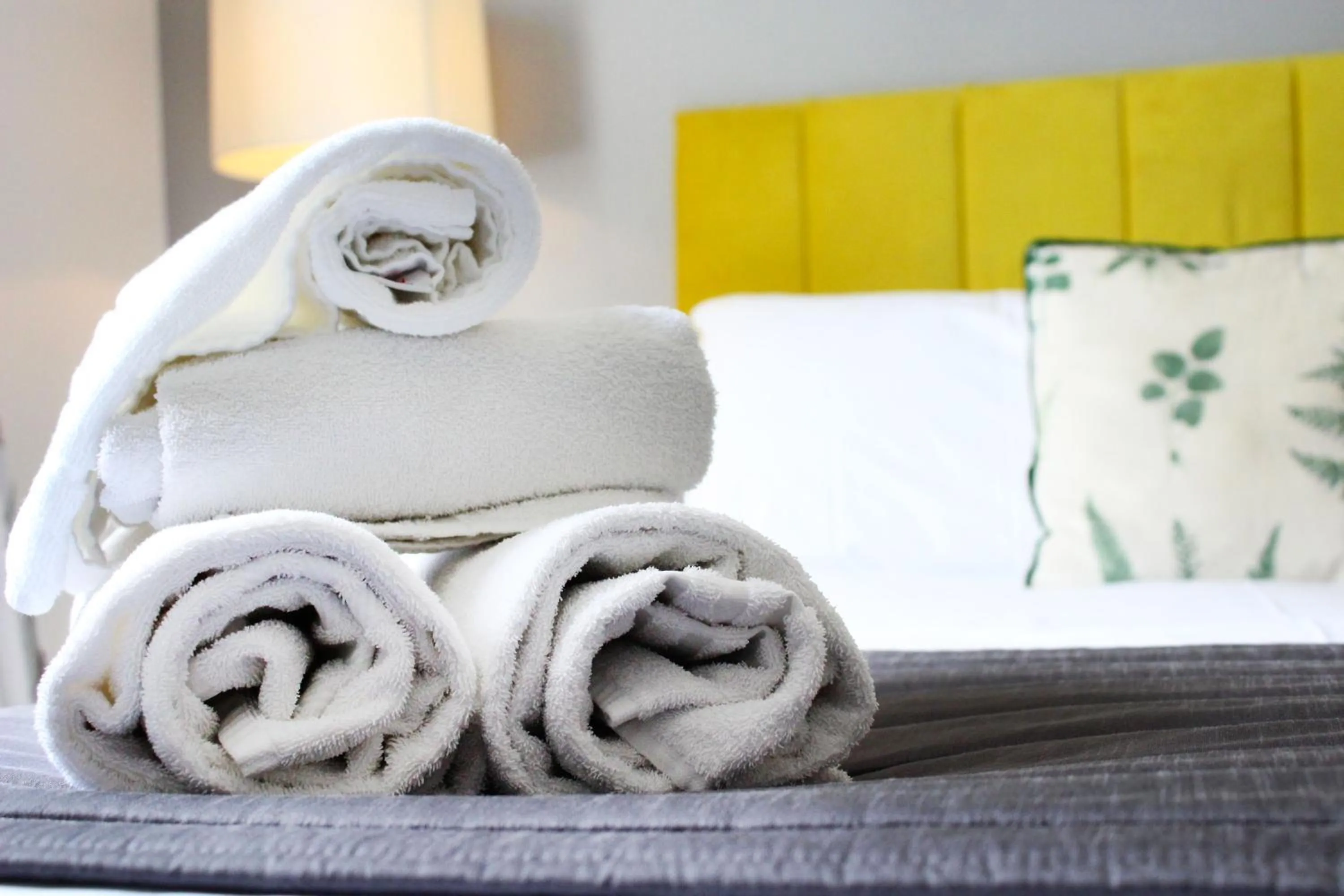 Bed in Guestling Hall Hotel