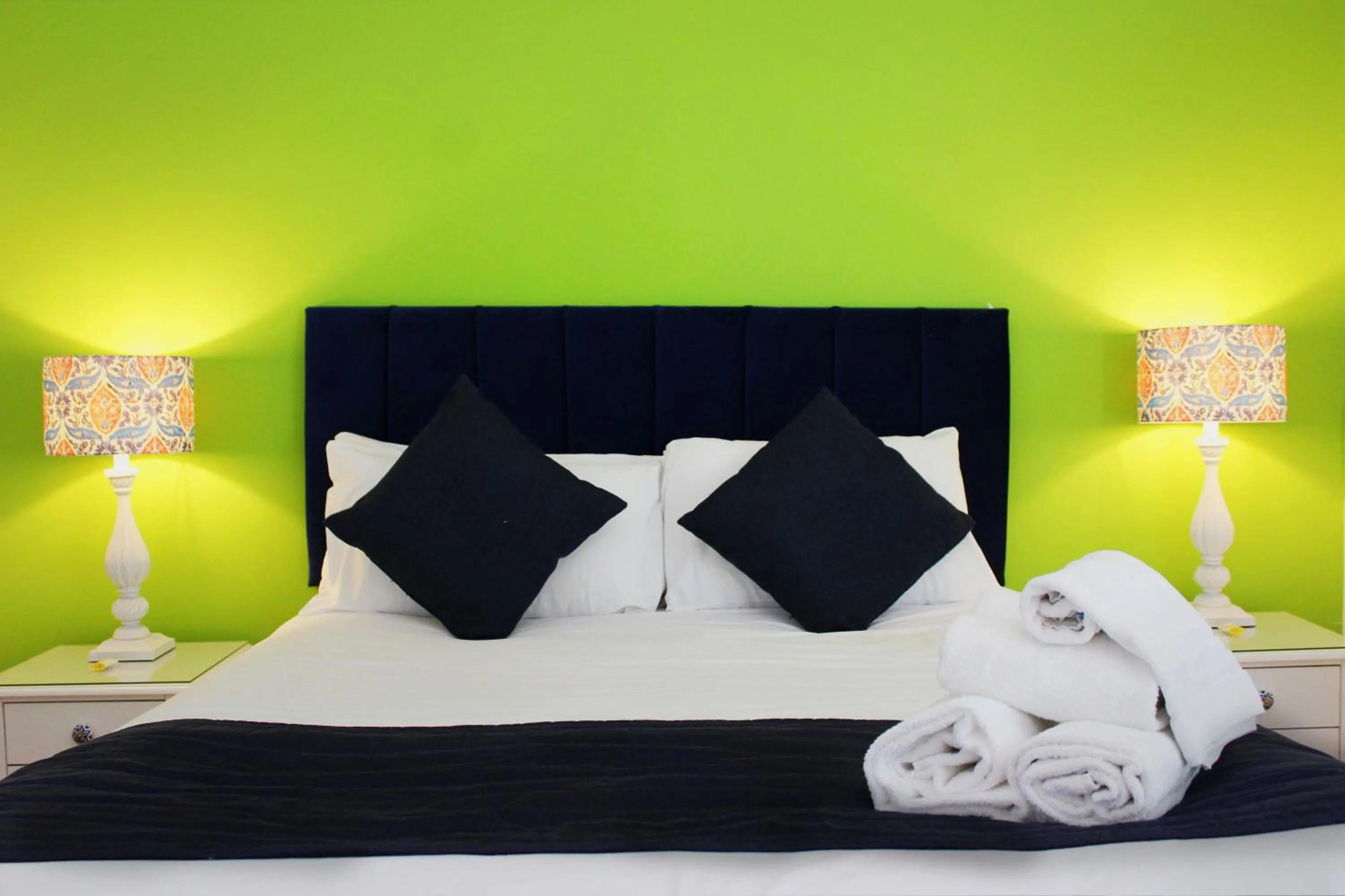 Bed in Guestling Hall Hotel