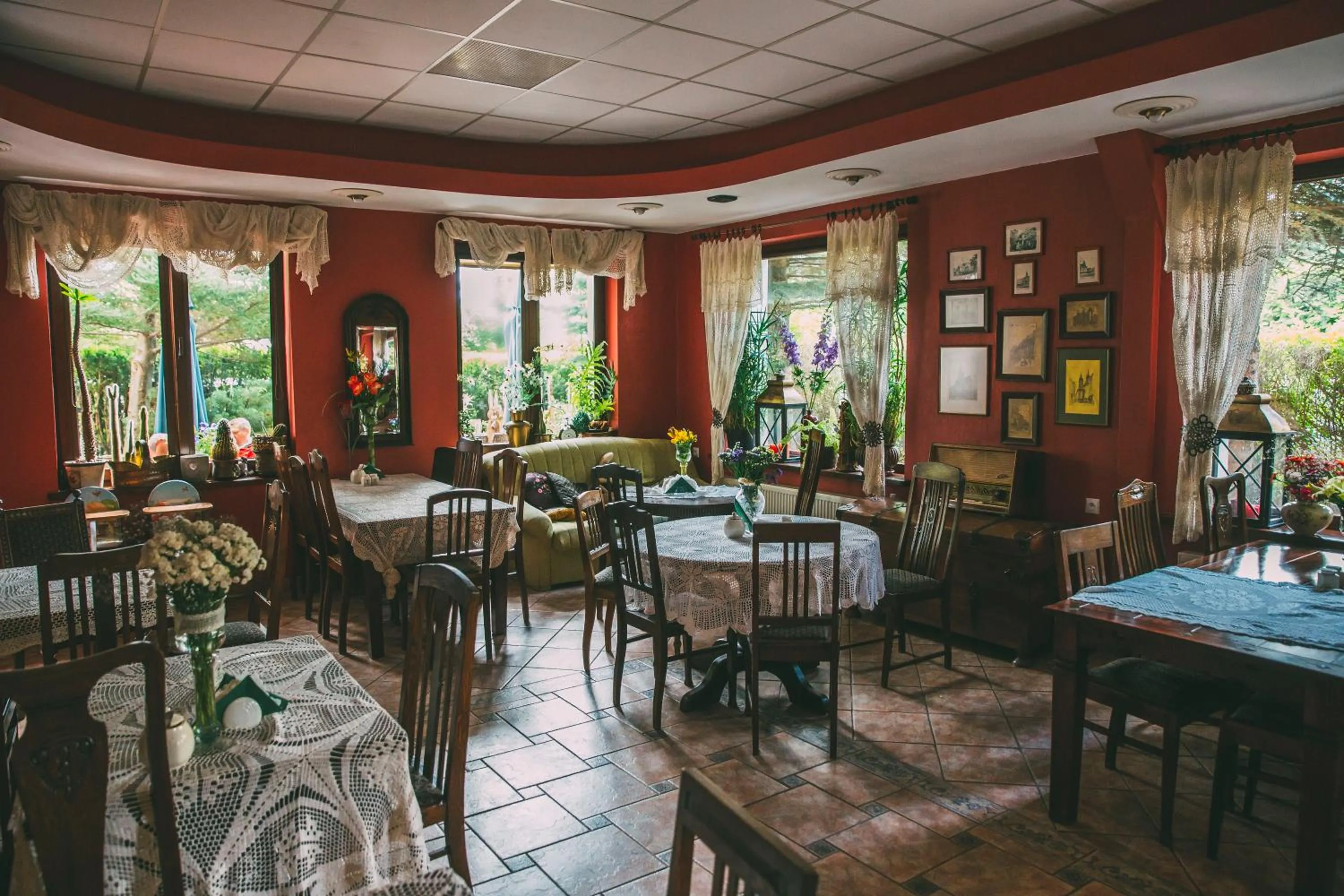 Restaurant/places to eat in Dom wczasowy HEEP