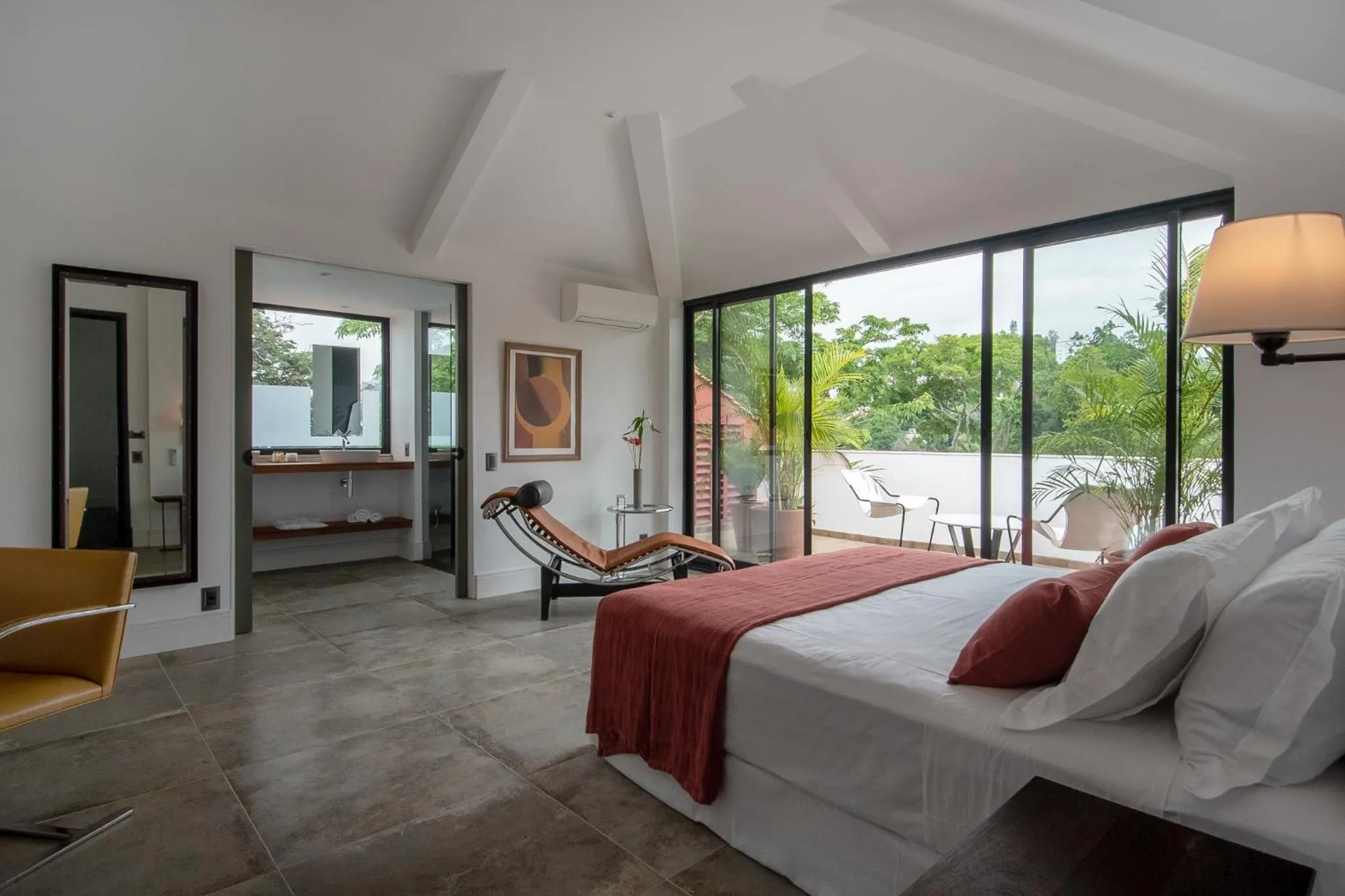 Photo of the whole room, Bed in Villa Paranaguá Hotel & Spa - Boutique Hotel