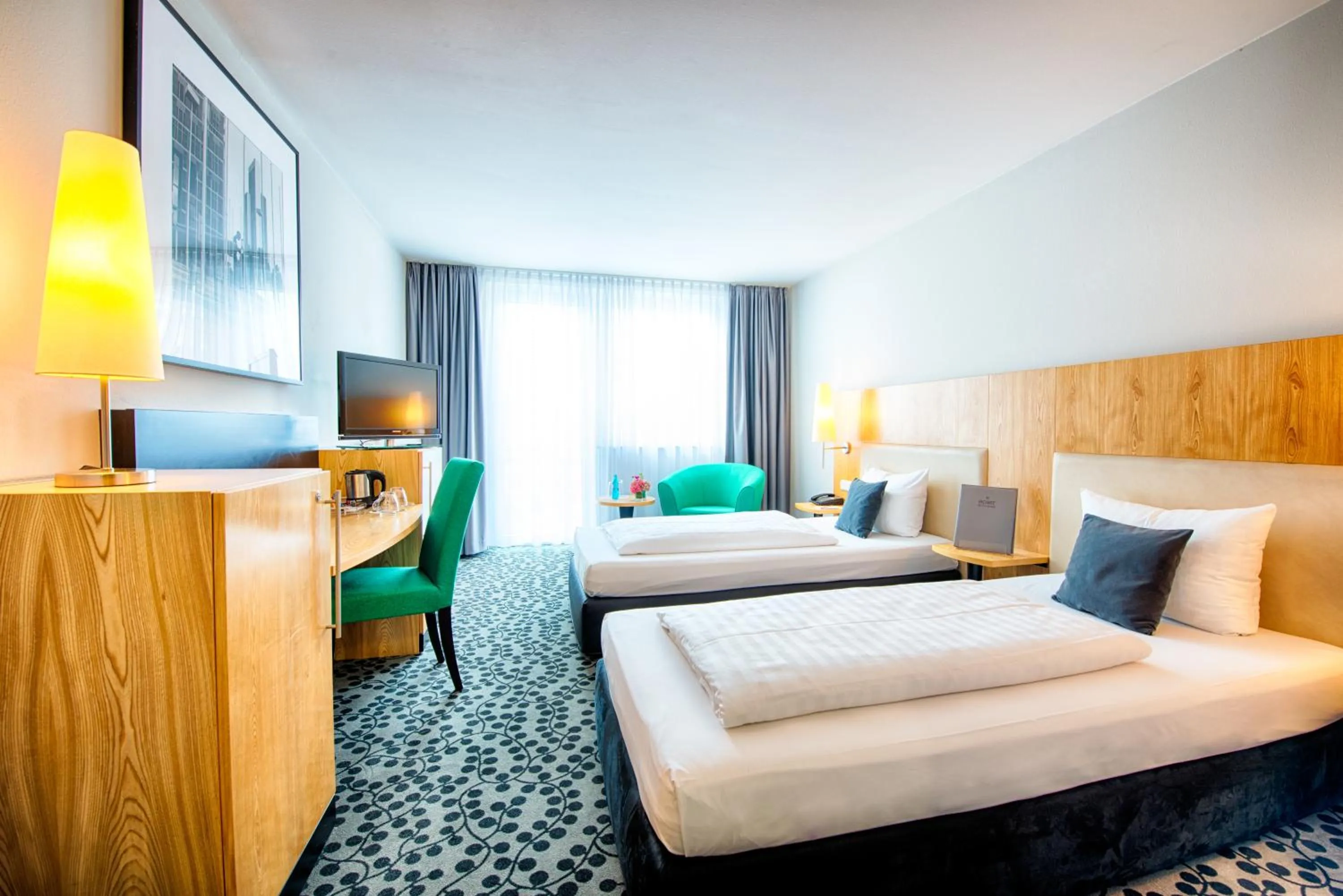 Bed in Offenbach Plaza Hotel