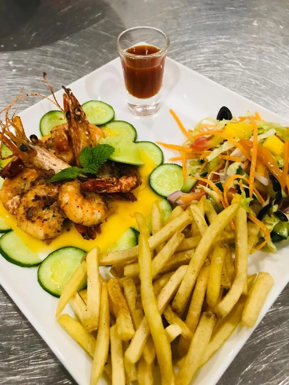 Restaurant/places to eat in Guru Beach Resort